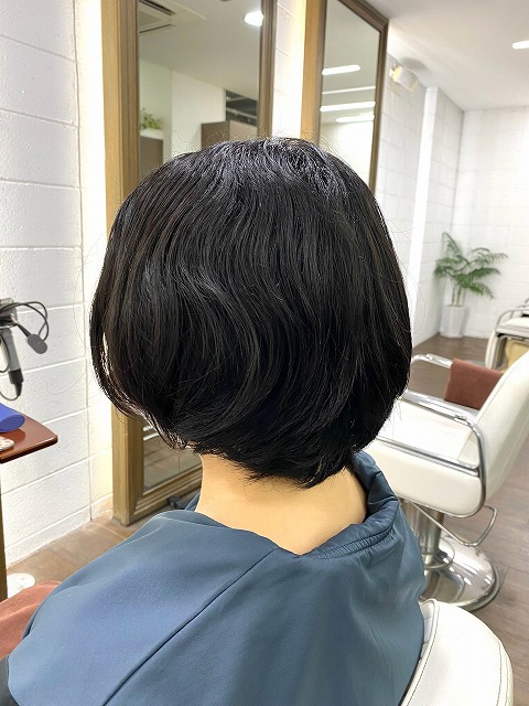 学芸大学美容室に,Hair Esthe Hi-Deはあります。学芸大学美容院にも、Hair Esthe Hi-Deはあります。Hair Esthe Hi-Deは目黒区学芸大学駅近くの美容室です。祐天寺美容室近くにも、Hair Esthe Hi-Deはあります。祐天寺美容院にも、Hair Esthe Hi-Deはあります。Hair Esthe Hi-Deは髪にやさしく、が綺麗に艶髪になります。Hair Esthe Hi-Deカットがとても上手いです。得にボブやショートスタイルが得意です。カラーも評判よく、ニューアマトラカラーがお客様に高評価です。オーガニックなヘアカラー　香草カラー色葉も人気です。パーマもとても上手く、　クリープパーマがお客様に高評価クリープパーマしながら、髪は綺麗になります。Hair Esthe Hi-Deは、オープンした2003年からヘッドスパ「クリームバスヘアエステ」を提供しています。ヘッドスパ「クリームバスヘアエステ」は、頭皮の汚れを落とし且つ頭皮の保湿効果もあり髪に栄養を与え、艶々になります。プレミアム髪質改善トリートメントで、「イオンコネクト・トリートメント」も大好評です。コロナ感染対策を万全にしております。新型コロナウイルス感染拡大防止を徹底して、お客様が安心して来店出来るようにしております。お客様同士が接触しないよう、サロン自体を個室的にしています。