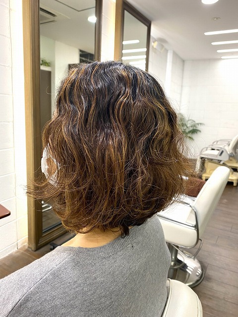 学芸大学美容室に,Hair Esthe Hi-Deはあります。学芸大学美容院にも、Hair Esthe Hi-Deはあります。Hair Esthe Hi-Deは目黒区学芸大学駅近くの美容室です。祐天寺美容室近くにも、Hair Esthe Hi-Deはあります。祐天寺美容院にも、Hair Esthe Hi-Deはあります。Hair Esthe Hi-Deは髪にやさしく、が綺麗に艶髪になります。Hair Esthe Hi-Deカットがとても上手いです。得にボブやショートスタイルが得意です。カラーも評判よく、ニューアマトラカラーがお客様に高評価です。オーガニックなヘアカラー　香草カラー色葉も人気です。パーマもとても上手く、　クリープパーマがお客様に高評価クリープパーマしながら、髪は綺麗になります。Hair Esthe Hi-Deは、オープンした2003年からヘッドスパ「クリームバスヘアエステ」を提供しています。ヘッドスパ「クリームバスヘアエステ」は、頭皮の汚れを落とし且つ頭皮の保湿効果もあり髪に栄養を与え、艶々になります。プレミアム髪質改善トリートメントで、「イオンコネクト・トリートメント」も大好評です。コロナ感染対策を万全にしております。新型コロナウイルス感染拡大防止を徹底して、お客様が安心して来店出来るようにしております。お客様同士が接触しないよう、サロン自体を個室的にしています。