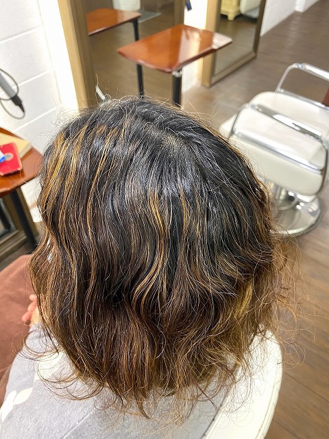 学芸大学美容室に,Hair Esthe Hi-Deはあります。学芸大学美容院にも、Hair Esthe Hi-Deはあります。Hair Esthe Hi-Deは目黒区学芸大学駅近くの美容室です。祐天寺美容室近くにも、Hair Esthe Hi-Deはあります。祐天寺美容院にも、Hair Esthe Hi-Deはあります。Hair Esthe Hi-Deは髪にやさしく、が綺麗に艶髪になります。Hair Esthe Hi-Deカットがとても上手いです。得にボブやショートスタイルが得意です。カラーも評判よく、ニューアマトラカラーがお客様に高評価です。オーガニックなヘアカラー　香草カラー色葉も人気です。パーマもとても上手く、　クリープパーマがお客様に高評価クリープパーマしながら、髪は綺麗になります。Hair Esthe Hi-Deは、オープンした2003年からヘッドスパ「クリームバスヘアエステ」を提供しています。ヘッドスパ「クリームバスヘアエステ」は、頭皮の汚れを落とし且つ頭皮の保湿効果もあり髪に栄養を与え、艶々になります。プレミアム髪質改善トリートメントで、「イオンコネクト・トリートメント」も大好評です。コロナ感染対策を万全にしております。新型コロナウイルス感染拡大防止を徹底して、お客様が安心して来店出来るようにしております。お客様同士が接触しないよう、サロン自体を個室的にしています。