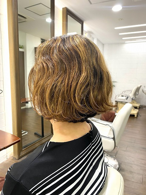 学芸大学美容室に,Hair Esthe Hi-Deはあります。学芸大学美容院にも、Hair Esthe Hi-Deはあります。Hair Esthe Hi-Deは目黒区学芸大学駅近くの美容室です。祐天寺美容室近くにも、Hair Esthe Hi-Deはあります。祐天寺美容院にも、Hair Esthe Hi-Deはあります。Hair Esthe Hi-Deは髪にやさしく、が綺麗に艶髪になります。Hair Esthe Hi-Deカットがとても上手いです。得にボブやショートスタイルが得意です。カラーも評判よく、ニューアマトラカラーがお客様に高評価です。オーガニックなヘアカラー　香草カラー色葉も人気です。パーマもとても上手く、　クリープパーマがお客様に高評価クリープパーマしながら、髪は綺麗になります。Hair Esthe Hi-Deは、オープンした2003年からヘッドスパ「クリームバスヘアエステ」を提供しています。ヘッドスパ「クリームバスヘアエステ」は、頭皮の汚れを落とし且つ頭皮の保湿効果もあり髪に栄養を与え、艶々になります。プレミアム髪質改善トリートメントで、「イオンコネクト・トリートメント」も大好評です。コロナ感染対策を万全にしております。新型コロナウイルス感染拡大防止を徹底して、お客様が安心して来店出来るようにしております。お客様同士が接触しないよう、サロン自体を個室的にしています。