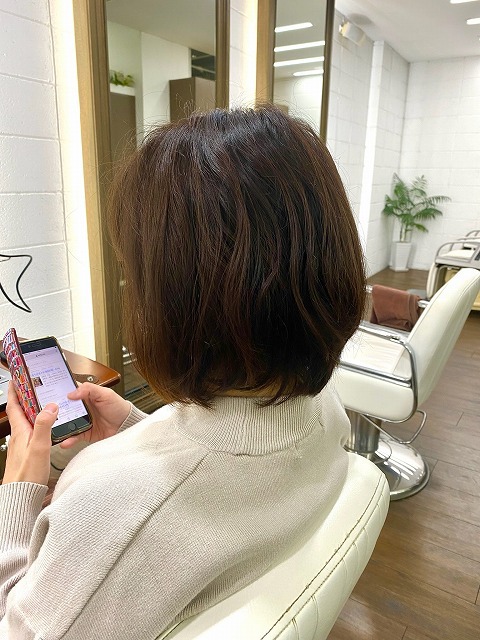 学芸大学美容室に,Hair Esthe Hi-Deはあります。学芸大学美容院にも、Hair Esthe Hi-Deはあります。Hair Esthe Hi-Deは目黒区学芸大学駅近くの美容室です。祐天寺美容室近くにも、Hair Esthe Hi-Deはあります。祐天寺美容院にも、Hair Esthe Hi-Deはあります。Hair Esthe Hi-Deは髪にやさしく、が綺麗に艶髪になります。Hair Esthe Hi-Deカットがとても上手いです。得にボブやショートスタイルが得意です。カラーも評判よく、ニューアマトラカラーがお客様に高評価です。オーガニックなヘアカラー　香草カラー色葉も人気です。パーマもとても上手く、　クリープパーマがお客様に高評価クリープパーマしながら、髪は綺麗になります。Hair Esthe Hi-Deは、オープンした2003年からヘッドスパ「クリームバスヘアエステ」を提供しています。ヘッドスパ「クリームバスヘアエステ」は、頭皮の汚れを落とし且つ頭皮の保湿効果もあり髪に栄養を与え、艶々になります。プレミアム髪質改善トリートメントで、「イオンコネクト・トリートメント」も大好評です。コロナ感染対策を万全にしております。新型コロナウイルス感染拡大防止を徹底して、お客様が安心して来店出来るようにしております。お客様同士が接触しないよう、サロン自体を個室的にしています。