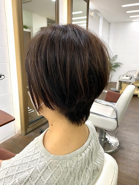 学芸大学美容室に、Hair Esthe Hi-Deは、あります。学芸大学美容院に、Hair Esthe Hi-Deはあります。Hair Esthe Hi-Deは目黒区学芸大学駅近くの美容室です。祐天寺美容室近くにも、Hair Esthe Hi-Deはあります。祐天寺美容院近くにも、Hair Esthe Hi-Deはあります。Hair Esthe Hi-Deは目黒区学芸大学駅近くの美容院です。Hair Esthe Hi-Deは髪にやさしく、が綺麗に艶髪になります。Hair Esthe Hi-Deカットがとても上手いです。得にボブやショートスタイルが得意で、スタイルがより立体的になります。なので立体感カットが、お客様に人気です。切りっぱなしボブやマッシュショートも得意です。カラーも評判よく、ニューアマトラカラーがお客様に高評価です。オーガニックなヘアカラー　香草カラー色葉も人気です。パーマもとても上手く、　クリープパーマがお客様に高評価クリープパーマしながら、髪は綺麗になります。Hair Esthe Hi-Deは、オープンした2003年からヘッドスパ「クリームバスヘアエステ」を提供しています。ヘッドスパ「クリームバスヘアエステ」は、頭皮の汚れを落とし且つ頭皮の保湿効果もあり髪に栄養を与え、艶々になります。プレミアム髪質改善トリートメントで、「イオンコネクト・トリートメント」も大好評です。コロナ感染対策を万全にしております。新型コロナウイルス感染拡大防止を徹底して、お客様が安心して来店出来るようにしております。お客様同士が接触しないよう、サロン自体を個室的にしています。