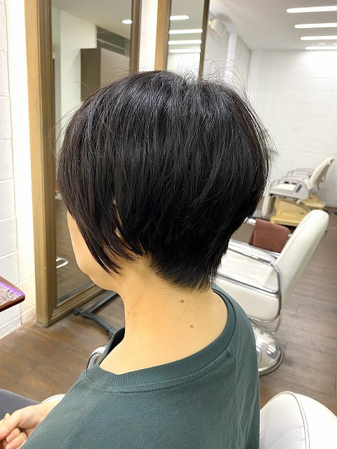 学芸大学美容室に、Hair Esthe Hi-Deは、あります。学芸大学美容院に、Hair Esthe Hi-Deはあります。Hair Esthe Hi-Deは目黒区学芸大学駅近くの美容室です。祐天寺美容室近くにも、Hair Esthe Hi-Deはあります。祐天寺美容院近くにも、Hair Esthe Hi-Deはあります。Hair Esthe Hi-Deは目黒区学芸大学駅近くの美容院です。Hair Esthe Hi-Deは髪にやさしく、が綺麗に艶髪になります。Hair Esthe Hi-Deカットがとても上手いです。得にボブやショートスタイルが得意で、スタイルがより立体的になります。なので立体感カットが、お客様に人気です。切りっぱなしボブやマッシュショートも得意です。カラーも評判よく、ニューアマトラカラーがお客様に高評価です。オーガニックなヘアカラー　香草カラー色葉も人気です。主に40代のお客様が多いです。40代ボブや40代ショートも得意です。脱白髪染めカラーも好評です。パーマもとても上手く、　クリープパーマがお客様に高評価クリープパーマしながら、髪は綺麗になります。Hair Esthe Hi-Deは、オープンした2003年からヘッドスパ「クリームバスヘアエステ」を提供しています。ヘッドスパ「クリームバスヘアエステ」は、頭皮の汚れを落とし且つ頭皮の保湿効果もあり髪に栄養を与え、艶々になります。プレミアム髪質改善トリートメントで、「イオンコネクト・トリートメント」も大好評です。コロナ感染対策を万全にしております。新型コロナウイルス感染拡大防止を徹底して、お客様が安心して来店出来るようにしております。お客様同士が接触しないよう、サロン自体を個室的にしています。