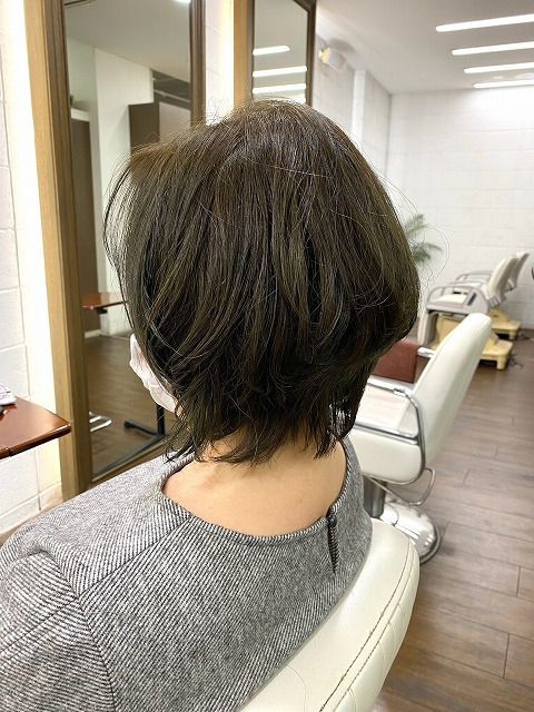 学芸大学美容室に、Hair Esthe Hi-Deは、あります。学芸大学美容院に、Hair Esthe Hi-Deはあります。Hair Esthe Hi-Deは目黒区学芸大学駅近くの美容室です。祐天寺美容室近くにも、Hair Esthe Hi-Deはあります。祐天寺美容院近くにも、Hair Esthe Hi-Deはあります。Hair Esthe Hi-Deは目黒区学芸大学駅近くの美容院です。Hair Esthe Hi-Deは髪にやさしく、が綺麗に艶髪になります。Hair Esthe Hi-Deカットがとても上手いです。得にボブやショートスタイルが得意で、スタイルがより立体的になります。なので立体感カットが、お客様に人気です。切りっぱなしボブやマッシュショートも得意です。カラーも評判よく、ニューアマトラカラーがお客様に高評価です。オーガニックなヘアカラー　香草カラー色葉も人気です。主に40代のお客様が多いです。40代ボブや40代ショートも得意です。脱白髪染めカラーも好評です。パーマもとても上手く、　クリープパーマがお客様に高評価クリープパーマしながら、髪は綺麗になります。Hair Esthe Hi-Deは、オープンした2003年からヘッドスパ「クリームバスヘアエステ」を提供しています。ヘッドスパ「クリームバスヘアエステ」は、頭皮の汚れを落とし且つ頭皮の保湿効果もあり髪に栄養を与え、艶々になります。プレミアム髪質改善トリートメントで、「イオンコネクト・トリートメント」も大好評です。コロナ感染対策を万全にしております。新型コロナウイルス感染拡大防止を徹底して、お客様が安心して来店出来るようにしております。お客様同士が接触しないよう、サロン自体を個室的にしています。