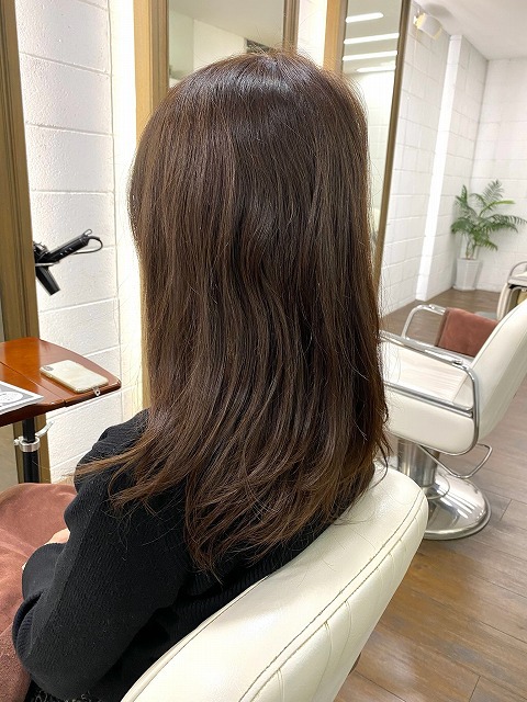 学芸大学美容室に、Hair Esthe Hi-Deは、あります。学芸大学美容院に、Hair Esthe Hi-Deはあります。Hair Esthe Hi-Deは目黒区学芸大学駅近くの美容室です。祐天寺美容室近くにも、Hair Esthe Hi-Deはあります。祐天寺美容院近くにも、Hair Esthe Hi-Deはあります。Hair Esthe Hi-Deは目黒区学芸大学駅近くの美容院です。Hair Esthe Hi-Deは髪にやさしく、が綺麗に艶髪になります。Hair Esthe Hi-Deカットがとても上手いです。得にボブやショートスタイルが得意で、スタイルがより立体的になります。なので立体感カットが、お客様に人気です。切りっぱなしボブやマッシュショートも得意です。カラーも評判よく、ニューアマトラカラーがお客様に高評価です。オーガニックなヘアカラー　香草カラー色葉も人気です。主に40代のお客様が多いです。40代ボブや40代ショートも得意です。脱白髪染めカラーも好評です。パーマもとても上手く、　クリープパーマがお客様に高評価クリープパーマしながら、髪は綺麗になります。Hair Esthe Hi-Deは、オープンした2003年からヘッドスパ「クリームバスヘアエステ」を提供しています。ヘッドスパ「クリームバスヘアエステ」は、頭皮の汚れを落とし且つ頭皮の保湿効果もあり髪に栄養を与え、艶々になります。プレミアム髪質改善トリートメントで、「イオンコネクト・トリートメント」も大好評です。コロナ感染対策を万全にしております。新型コロナウイルス感染拡大防止を徹底して、お客様が安心して来店出来るようにしております。お客様同士が接触しないよう、サロン自体を個室的にしています。