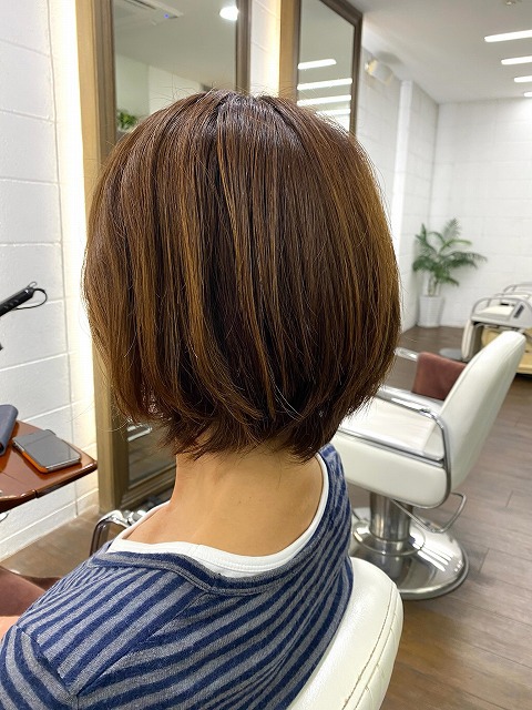 学芸大学美容室に、Hair Esthe Hi-Deは、あります。学芸大学美容院に、Hair Esthe Hi-Deはあります。Hair Esthe Hi-Deは目黒区学芸大学駅近くの美容室です。祐天寺美容室近くにも、Hair Esthe Hi-Deはあります。祐天寺美容院近くにも、Hair Esthe Hi-Deはあります。Hair Esthe Hi-Deは目黒区学芸大学駅近くの美容院です。Hair Esthe Hi-Deは髪にやさしく、が綺麗に艶髪になります。Hair Esthe Hi-Deカットがとても上手いです。得にボブやショートスタイルが得意で、スタイルがより立体的になります。なので立体感カットが、お客様に人気です。切りっぱなしボブやマッシュショートも得意です。カラーも評判よく、ニューアマトラカラーがお客様に高評価です。オーガニックなヘアカラー　香草カラー色葉も人気です。主に40代のお客様が多いです。40代ボブや40代ショートも得意です。脱白髪染めカラーも好評です。パーマもとても上手く、　クリープパーマがお客様に高評価クリープパーマしながら、髪は綺麗になります。Hair Esthe Hi-Deは、オープンした2003年からヘッドスパ「クリームバスヘアエステ」を提供しています。ヘッドスパ「クリームバスヘアエステ」は、頭皮の汚れを落とし且つ頭皮の保湿効果もあり髪に栄養を与え、艶々になります。プレミアム髪質改善トリートメントで、「イオンコネクト・トリートメント」も大好評です。コロナ感染対策を万全にしております。新型コロナウイルス感染拡大防止を徹底して、お客様が安心して来店出来るようにしております。お客様同士が接触しないよう、サロン自体を個室的にしています。