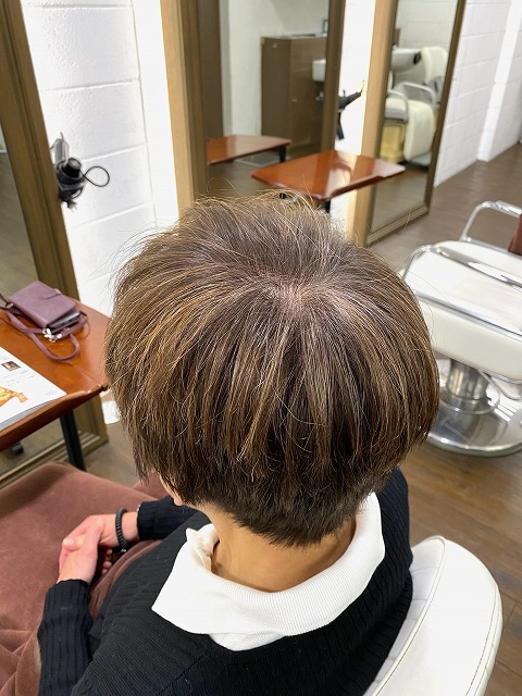 学芸大学美容室に、Hair Esthe Hi-Deは、あります。学芸大学美容院に、Hair Esthe Hi-Deはあります。Hair Esthe Hi-Deは目黒区学芸大学駅近くの美容室です。祐天寺美容室近くにも、Hair Esthe Hi-Deはあります。祐天寺美容院近くにも、Hair Esthe Hi-Deはあります。Hair Esthe Hi-Deは目黒区学芸大学駅近くの美容院です。Hair Esthe Hi-Deは髪にやさしく、が綺麗に艶髪になります。Hair Esthe Hi-Deカットがとても上手いです。得にボブやショートスタイルが得意で、スタイルがより立体的になります。なので立体感カットが、お客様に人気です。切りっぱなしボブやマッシュショートも得意です。カラーも評判よく、ニューアマトラカラーがお客様に高評価です。オーガニックなヘアカラー　香草カラー色葉も人気です。主に40代のお客様が多いです。40代ボブや40代ショートも得意です。脱白髪染めカラーも好評です。パーマもとても上手く、　クリープパーマがお客様に高評価クリープパーマしながら、髪は綺麗になります。Hair Esthe Hi-Deは、オープンした2003年からヘッドスパ「クリームバスヘアエステ」を提供しています。ヘッドスパ「クリームバスヘアエステ」は、頭皮の汚れを落とし且つ頭皮の保湿効果もあり髪に栄養を与え、艶々になります。プレミアム髪質改善トリートメントで、「イオンコネクト・トリートメント」も大好評です。コロナ感染対策を万全にしております。新型コロナウイルス感染拡大防止を徹底して、お客様が安心して来店出来るようにしております。お客様同士が接触しないよう、サロン自体を個室的にしています。