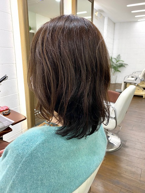 学芸大学美容室に、Hair Esthe Hi-Deは、あります。学芸大学美容院に、Hair Esthe Hi-Deはあります。Hair Esthe Hi-Deは目黒区学芸大学駅近くの美容室です。祐天寺美容室近くにも、Hair Esthe Hi-Deはあります。祐天寺美容院近くにも、Hair Esthe Hi-Deはあります。Hair Esthe Hi-Deは目黒区学芸大学駅近くの美容院です。Hair Esthe Hi-Deは髪にやさしく、が綺麗に艶髪になります。Hair Esthe Hi-Deカットがとても上手いです。得にボブやショートスタイルが得意で、スタイルがより立体的になります。なので立体感カットが、お客様に人気です。切りっぱなしボブやマッシュショートも得意です。カラーも評判よく、ニューアマトラカラーがお客様に高評価です。オーガニックなヘアカラー　香草カラー色葉も人気です。主に40代のお客様が多いです。40代ボブや40代ショートも得意です。脱白髪染めカラーも好評です。パーマもとても上手く、　クリープパーマがお客様に高評価クリープパーマしながら、髪は綺麗になります。Hair Esthe Hi-Deは、オープンした2003年からヘッドスパ「クリームバスヘアエステ」を提供しています。ヘッドスパ「クリームバスヘアエステ」は、頭皮の汚れを落とし且つ頭皮の保湿効果もあり髪に栄養を与え、艶々になります。プレミアム髪質改善トリートメントで、「イオンコネクト・トリートメント」も大好評です。コロナ感染対策を万全にしております。新型コロナウイルス感染拡大防止を徹底して、お客様が安心して来店出来るようにしております。お客様同士が接触しないよう、サロン自体を個室的にしています。