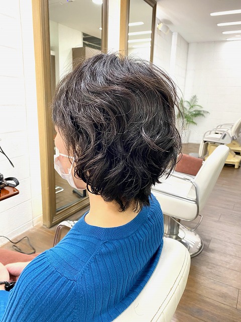 学芸大学美容室に、Hair Esthe Hi-Deは、あります。学芸大学美容院に、Hair Esthe Hi-Deはあります。Hair Esthe Hi-Deは目黒区学芸大学駅近くの美容室です。祐天寺美容室近くにも、Hair Esthe Hi-Deはあります。祐天寺美容院近くにも、Hair Esthe Hi-Deはあります。Hair Esthe Hi-Deは目黒区学芸大学駅近くの美容院です。Hair Esthe Hi-Deは髪にやさしく、が綺麗に艶髪になります。Hair Esthe Hi-Deカットがとても上手いです。得にボブやショートスタイルが得意で、スタイルがより立体的になります。なので立体感カットが、お客様に人気です。切りっぱなしボブやマッシュショートも得意です。カラーも評判よく、ニューアマトラカラーがお客様に高評価です。オーガニックなヘアカラー　香草カラー色葉も人気です。主に40代のお客様が多いです。40代ボブや40代ショートも得意です。脱白髪染めカラーも好評です。パーマもとても上手く、　クリープパーマがお客様に高評価クリープパーマしながら、髪は綺麗になります。Hair Esthe Hi-Deは、オープンした2003年からヘッドスパ「クリームバスヘアエステ」を提供しています。ヘッドスパ「クリームバスヘアエステ」は、頭皮の汚れを落とし且つ頭皮の保湿効果もあり髪に栄養を与え、艶々になります。プレミアム髪質改善トリートメントで、「イオンコネクト・トリートメント」も大好評です。コロナ感染対策を万全にしております。新型コロナウイルス感染拡大防止を徹底して、お客様が安心して来店出来るようにしております。お客様同士が接触しないよう、サロン自体を個室的にしています。