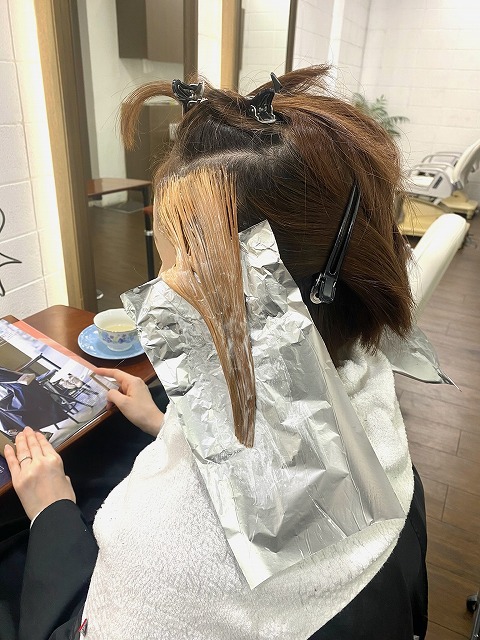 学芸大学美容室に、Hair Esthe Hi-Deは、あります。学芸大学美容院に、Hair Esthe Hi-Deはあります。Hair Esthe Hi-Deは目黒区学芸大学駅近くの美容室です。祐天寺美容室近くにも、Hair Esthe Hi-Deはあります。祐天寺美容院近くにも、Hair Esthe Hi-Deはあります。Hair Esthe Hi-Deは目黒区学芸大学駅近くの美容院です。Hair Esthe Hi-Deは髪にやさしく、が綺麗に艶髪になります。Hair Esthe Hi-Deカットがとても上手いです。得にボブやショートスタイルが得意で、スタイルがより立体的になります。なので立体感カットが、お客様に人気です。切りっぱなしボブやマッシュショートも得意です。カラーも評判よく、ニューアマトラカラーがお客様に高評価です。オーガニックなヘアカラー　香草カラー色葉も人気です。主に40代のお客様が多いです。40代ボブや40代ショートも得意です。脱白髪染めカラーも好評です。パーマもとても上手く、　クリープパーマがお客様に高評価クリープパーマしながら、髪は綺麗になります。Hair Esthe Hi-Deは、オープンした2003年からヘッドスパ「クリームバスヘアエステ」を提供しています。ヘッドスパ「クリームバスヘアエステ」は、頭皮の汚れを落とし且つ頭皮の保湿効果もあり髪に栄養を与え、艶々になります。プレミアム髪質改善トリートメントで、「イオンコネクト・トリートメント」も大好評です。コロナ感染対策を万全にしております。新型コロナウイルス感染拡大防止を徹底して、お客様が安心して来店出来るようにしております。お客様同士が接触しないよう、サロン自体を個室的にしています。