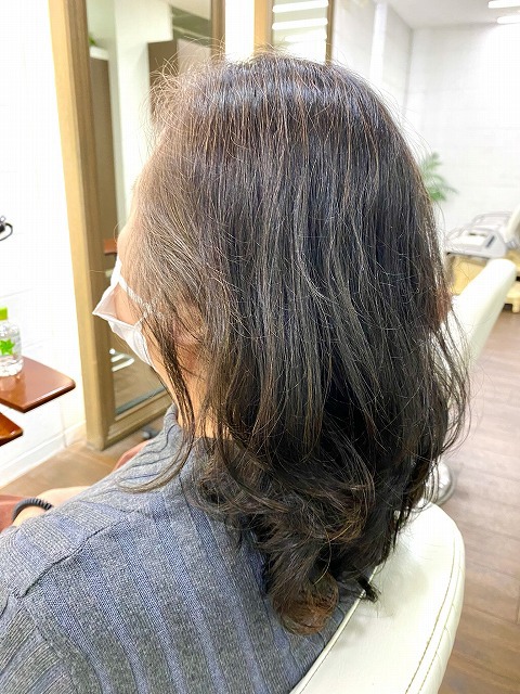 学芸大学美容室に、Hair Esthe Hi-Deは、あります。学芸大学美容院に、Hair Esthe Hi-Deはあります。Hair Esthe Hi-Deは目黒区学芸大学駅近くの美容室です。祐天寺美容室近くにも、Hair Esthe Hi-Deはあります。祐天寺美容院近くにも、Hair Esthe Hi-Deはあります。Hair Esthe Hi-Deは目黒区学芸大学駅近くの美容院です。Hair Esthe Hi-Deは髪にやさしく、が綺麗に艶髪になります。Hair Esthe Hi-Deカットがとても上手いです。得にボブやショートスタイルが得意で、スタイルがより立体的になります。なので立体感カットが、お客様に人気です。切りっぱなしボブやマッシュショートも得意です。カラーも評判よく、ニューアマトラカラーがお客様に高評価です。オーガニックなヘアカラー　香草カラー色葉も人気です。主に40代のお客様が多いです。40代ボブや40代ショートも得意です。脱白髪染めカラーも好評です。パーマもとても上手く、　クリープパーマがお客様に高評価クリープパーマしながら、髪は綺麗になります。Hair Esthe Hi-Deは、オープンした2003年からヘッドスパ「クリームバスヘアエステ」を提供しています。ヘッドスパ「クリームバスヘアエステ」は、頭皮の汚れを落とし且つ頭皮の保湿効果もあり髪に栄養を与え、艶々になります。プレミアム髪質改善トリートメントで、「イオンコネクト・トリートメント」も大好評です。コロナ感染対策を万全にしております。新型コロナウイルス感染拡大防止を徹底して、お客様が安心して来店出来るようにしております。お客様同士が接触しないよう、サロン自体を個室的にしています。