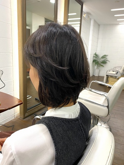 学芸大学美容室に、Hair Esthe Hi-Deは、あります。学芸大学美容院に、Hair Esthe Hi-Deはあります。Hair Esthe Hi-Deは目黒区学芸大学駅近くの美容室です。祐天寺美容室近くにも、Hair Esthe Hi-Deはあります。祐天寺美容院近くにも、Hair Esthe Hi-Deはあります。Hair Esthe Hi-Deは目黒区学芸大学駅近くの美容院です。Hair Esthe Hi-Deは髪にやさしく、が綺麗に艶髪になります。Hair Esthe Hi-Deカットがとても上手いです。得にボブやショートスタイルが得意で、スタイルがより立体的になります。なので立体感カットが、お客様に人気です。切りっぱなしボブやマッシュショートも得意です。カラーも評判よく、ニューアマトラカラーがお客様に高評価です。オーガニックなヘアカラー　香草カラー色葉も人気です。主に40代のお客様が多いです。40代ボブや40代ショートも得意です。脱白髪染めカラーも好評です。パーマもとても上手く、　クリープパーマがお客様に高評価クリープパーマしながら、髪は綺麗になります。Hair Esthe Hi-Deは、オープンした2003年からヘッドスパ「クリームバスヘアエステ」を提供しています。ヘッドスパ「クリームバスヘアエステ」は、頭皮の汚れを落とし且つ頭皮の保湿効果もあり髪に栄養を与え、艶々になります。プレミアム髪質改善トリートメントで、「イオンコネクト・トリートメント」も大好評です。コロナ感染対策を万全にしております。新型コロナウイルス感染拡大防止を徹底して、お客様が安心して来店出来るようにしております。お客様同士が接触しないよう、サロン自体を個室的にしています。