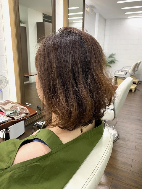 学芸大学美容室に、Hair Esthe Hi-Deは、あります。学芸大学美容院に、Hair Esthe Hi-Deはあります。Hair Esthe Hi-Deは目黒区学芸大学駅近くの美容室です。祐天寺美容室近くにも、Hair Esthe Hi-Deはあります。祐天寺美容院近くにも、Hair Esthe Hi-Deはあります。Hair Esthe Hi-Deは目黒区学芸大学駅近くの美容院です。Hair Esthe Hi-Deは髪にやさしく、が綺麗に艶髪になります。Hair Esthe Hi-Deカットがとても上手いです。得にボブやショートスタイルが得意で、スタイルがより立体的になります。なので立体感カットが、お客様に人気です。切りっぱなしボブやマッシュショートも得意です。カラーも評判よく、ニューアマトラカラーがお客様に高評価です。オーガニックなヘアカラー　香草カラー色葉も人気です。主に40代のお客様が多いです。40代ボブや40代ショートも得意です。脱白髪染めカラーも好評です。パーマもとても上手く、　クリープパーマがお客様に高評価クリープパーマしながら、髪は綺麗になります。Hair Esthe Hi-Deは、オープンした2003年からヘッドスパ「クリームバスヘアエステ」を提供しています。ヘッドスパ「クリームバスヘアエステ」は、頭皮の汚れを落とし且つ頭皮の保湿効果もあり髪に栄養を与え、艶々になります。プレミアム髪質改善トリートメントで、「イオンコネクト・トリートメント」も大好評です。コロナ感染対策を万全にしております。新型コロナウイルス感染拡大防止を徹底して、お客様が安心して来店出来るようにしております。お客様同士が接触しないよう、サロン自体を個室的にしています。