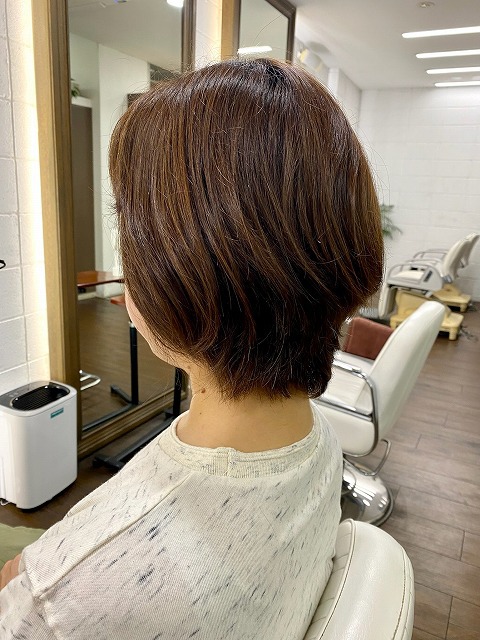 学芸大学美容室に、Hair Esthe Hi-Deは、あります。学芸大学美容院に、Hair Esthe Hi-Deはあります。Hair Esthe Hi-Deは目黒区学芸大学駅近くの美容室です。祐天寺美容室近くにも、Hair Esthe Hi-Deはあります。祐天寺美容院近くにも、Hair Esthe Hi-Deはあります。Hair Esthe Hi-Deは目黒区学芸大学駅近くの美容院です。Hair Esthe Hi-Deは髪にやさしく、が綺麗に艶髪になります。Hair Esthe Hi-Deカットがとても上手いです。得にボブやショートスタイルが得意で、スタイルがより立体的になります。なので立体感カットが、お客様に人気です。切りっぱなしボブやマッシュショートも得意です。カラーも評判よく、ニューアマトラカラーがお客様に高評価です。オーガニックなヘアカラー　香草カラー色葉も人気です。主に40代のお客様が多いです。40代ボブや40代ショートも得意です。脱白髪染めカラーも好評です。パーマもとても上手く、　クリープパーマがお客様に高評価クリープパーマしながら、髪は綺麗になります。Hair Esthe Hi-Deは、オープンした2003年からヘッドスパ「クリームバスヘアエステ」を提供しています。ヘッドスパ「クリームバスヘアエステ」は、頭皮の汚れを落とし且つ頭皮の保湿効果もあり髪に栄養を与え、艶々になります。プレミアム髪質改善トリートメントで、「イオンコネクト・トリートメント」も大好評です。