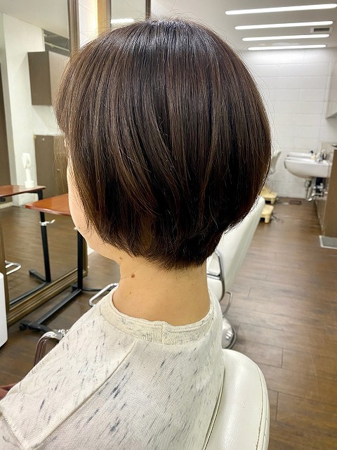 学芸大学美容室に、Hair Esthe Hi-Deは、あります。学芸大学美容院に、Hair Esthe Hi-Deはあります。Hair Esthe Hi-Deは目黒区学芸大学駅近くの美容室です。祐天寺美容室近くにも、Hair Esthe Hi-Deはあります。祐天寺美容院近くにも、Hair Esthe Hi-Deはあります。Hair Esthe Hi-Deは目黒区学芸大学駅近くの美容院です。Hair Esthe Hi-Deは髪にやさしく、が綺麗に艶髪になります。Hair Esthe Hi-Deカットがとても上手いです。得にボブやショートスタイルが得意で、スタイルがより立体的になります。なので立体感カットが、お客様に人気です。切りっぱなしボブやマッシュショートも得意です。カラーも評判よく、ニューアマトラカラーがお客様に高評価です。オーガニックなヘアカラー　香草カラー色葉も人気です。主に40代のお客様が多いです。40代ボブや40代ショートも得意です。脱白髪染めカラーも好評です。パーマもとても上手く、　クリープパーマがお客様に高評価クリープパーマしながら、髪は綺麗になります。Hair Esthe Hi-Deは、オープンした2003年からヘッドスパ「クリームバスヘアエステ」を提供しています。ヘッドスパ「クリームバスヘアエステ」は、頭皮の汚れを落とし且つ頭皮の保湿効果もあり髪に栄養を与え、艶々になります。プレミアム髪質改善トリートメントで、「イオンコネクト・トリートメント」も大好評です。