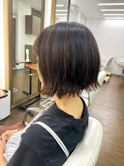 学芸大学美容室に、Hair Esthe Hi-Deは、あります。学芸大学美容院に、Hair Esthe Hi-Deはあります。Hair Esthe Hi-Deは目黒区学芸大学駅近くの美容室です。祐天寺美容室近くにも、Hair Esthe Hi-Deはあります。祐天寺美容院近くにも、Hair Esthe Hi-Deはあります。Hair Esthe Hi-Deは目黒区学芸大学駅近くの美容院です。Hair Esthe Hi-Deは髪にやさしく、が綺麗に艶髪になります。Hair Esthe Hi-Deカットがとても上手いです。得にボブやショートスタイルが得意で、スタイルがより立体的になります。なので立体感カットが、お客様に人気です。切りっぱなしボブやマッシュショートも得意です。カラーも評判よく、ニューアマトラカラーがお客様に高評価です。オーガニックなヘアカラー　香草カラー色葉も人気です。主に40代のお客様が多いです。40代ボブや40代ショートも得意です。脱白髪染めカラーも好評です。パーマもとても上手く、　クリープパーマがお客様に高評価クリープパーマしながら、髪は綺麗になります。Hair Esthe Hi-Deは、オープンした2003年からヘッドスパ「クリームバスヘアエステ」を提供しています。ヘッドスパ「クリームバスヘアエステ」は、頭皮の汚れを落とし且つ頭皮の保湿効果もあり髪に栄養を与え、艶々になります。プレミアム髪質改善トリートメントで、「イオンコネクト・トリートメント」も大好評です。