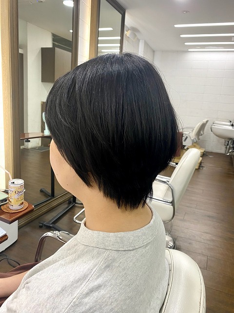 学芸大学美容室に、Hair Esthe Hi-Deは、あります。学芸大学美容院に、Hair Esthe Hi-Deはあります。Hair Esthe Hi-Deは目黒区学芸大学駅近くの美容室です。祐天寺美容室近くにも、Hair Esthe Hi-Deはあります。祐天寺美容院近くにも、Hair Esthe Hi-Deはあります。Hair Esthe Hi-Deは目黒区学芸大学駅近くの美容院です。Hair Esthe Hi-Deは髪にやさしく、が綺麗に艶髪になります。Hair Esthe Hi-Deカットがとても上手いです。得にボブやショートスタイルが得意で、スタイルがより立体的になります。なので立体感カットが、お客様に人気です。切りっぱなしボブやマッシュショートも得意です。カラーも評判よく、ニューアマトラカラーがお客様に高評価です。オーガニックなヘアカラー　香草カラー色葉も人気です。主に40代大人女性のお客様が多いです。40代ボブや40代ショートも得意です。50代大人女性も多いです脱白髪染めカラーも好評です。パーマもとても上手く、　クリープパーマがお客様に高評価クリープパーマしながら、髪は綺麗になります。Hair Esthe Hi-Deは、オープンした2003年からヘッドスパ「クリームバスヘアエステ」を提供しています。ヘッドスパ「クリームバスヘアエステ」は、頭皮の汚れを落とし且つ頭皮の保湿効果もあり髪に栄養を与え、艶々になります。プレミアム髪質改善トリートメントで、「イオンコネクト・トリートメント」も大好評です。