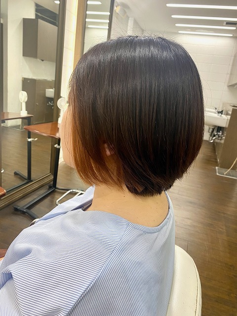 学芸大学美容室に、Hair Esthe Hi-Deは、あります。学芸大学美容院に、Hair Esthe Hi-Deはあります。Hair Esthe Hi-Deは目黒区学芸大学駅近くの美容室です。祐天寺美容室近くにも、Hair Esthe Hi-Deはあります。祐天寺美容院近くにも、Hair Esthe Hi-Deはあります。Hair Esthe Hi-Deは目黒区学芸大学駅近くの美容院です。Hair Esthe Hi-Deは髪にやさしく、が綺麗に艶髪になります。Hair Esthe Hi-Deカットがとても上手いです。得にボブやショートスタイルが得意で、スタイルがより立体的になります。なので立体感カットが、お客様に人気です。切りっぱなしボブやマッシュショートも得意です。カラーも評判よく、ニューアマトラカラーがお客様に高評価です。オーガニックなヘアカラー　香草カラー色葉も人気です。主に40代大人女性のお客様が多いです。40代ボブや40代ショートも得意です。50代大人女性も多いです脱白髪染めカラーも好評です。パーマもとても上手く、　クリープパーマがお客様に高評価クリープパーマしながら、髪は綺麗になります。Hair Esthe Hi-Deは、オープンした2003年からヘッドスパ「クリームバスヘアエステ」を提供しています。ヘッドスパ「クリームバスヘアエステ」は、頭皮の汚れを落とし且つ頭皮の保湿効果もあり髪に栄養を与え、艶々になります。プレミアム髪質改善トリートメントで、「イオンコネクト・トリートメント」も大好評です。