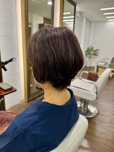 学芸大学 美容室に、Hair Esthe Hi-Deは、あります。学芸大学 美容院に、Hair Esthe Hi-Deはあります。Hair Esthe Hi-Deは目黒区学芸大学駅近くの美容室です。Hair Esthe Hi-Deは、東急東横線沿い駅近くの美容室です。Hair Esthe Hi-Deは、東急東横線沿い駅近くの美容院です。祐天寺美容室近くにも、Hair Esthe Hi-Deはあります。祐天寺美容院近くにも、Hair Esthe Hi-Deはあります。Hair Esthe Hi-Deは目黒区学芸大学駅近くの美容院です。Hair Esthe Hi-Deは目黒区学芸大学駅近くの美容室です。Hair Esthe Hi-Deは髪にやさしく、が綺麗に艶髪になります。Hair Esthe Hi-Deカットがとても上手いです。Hair Esthe Hi-Deは、オシャレです。学芸大　美容院　Hair Esthe Hi-Deは、とても人気があります。学芸大　美容室　Hair Esthe Hi-Deは、40代50代女性に人気があります。得にボブやショートスタイルが得意で、スタイルがより立体的になります。なので立体感カットが、お客様に人気です。切りっぱなしボブカやマッシュショートも得意です。なのでショートカットも得意です。もちろんボブカットも得意です。カラーも評判よく、ニューアマトラカラーがお客様に高評価です。オーガニックなヘアカラー　香草カラー色葉も人気です。ヘアマニキュアも保湿があり好評です。40代大人女性のお客様が多いです。40代ボブや40代ショートも得意です。50代大人女性も多いです脱白髪染めハイライトカラーも好評です。60代大人女性も多いですパーマもとても上手く、　クリープパーマがお客様に高評価クリープパーマしながら、髪は綺麗になります。Hair Esthe Hi-Deは、オープンした2003年からヘッドスパ「クリームバスヘアエステ」を提供しています。ヘッドスパ「クリームバスヘアエステ」は、頭皮の汚れを落とし且つ頭皮の保湿効果もあり髪に栄養を与え、艶々になります。プレミアム髪質改善トリートメントも大好評です。