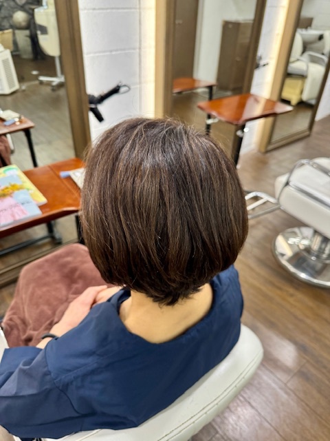 学芸大学 美容室に、Hair Esthe Hi-Deは、あります。学芸大学 美容院に、Hair Esthe Hi-Deはあります。Hair Esthe Hi-Deは目黒区学芸大学駅近くの美容室です。Hair Esthe Hi-Deは、東急東横線沿い駅近くの美容室です。Hair Esthe Hi-Deは、東急東横線沿い駅近くの美容院です。祐天寺美容室近くにも、Hair Esthe Hi-Deはあります。祐天寺美容院近くにも、Hair Esthe Hi-Deはあります。Hair Esthe Hi-Deは目黒区学芸大学駅近くの美容院です。Hair Esthe Hi-Deは目黒区学芸大学駅近くの美容室です。Hair Esthe Hi-Deは髪にやさしく、が綺麗に艶髪になります。Hair Esthe Hi-Deカットがとても上手いです。Hair Esthe Hi-Deは、オシャレです。学芸大　美容院　Hair Esthe Hi-Deは、とても人気があります。学芸大　美容室　Hair Esthe Hi-Deは、40代50代女性に人気があります。得にボブやショートスタイルが得意で、スタイルがより立体的になります。なので立体感カットが、お客様に人気です。切りっぱなしボブカやマッシュショートも得意です。なのでショートカットも得意です。もちろんボブカットも得意です。カラーも評判よく、ニューアマトラカラーがお客様に高評価です。オーガニックなヘアカラー　香草カラー色葉も人気です。ヘアマニキュアも保湿があり好評です。40代大人女性のお客様が多いです。40代ボブや40代ショートも得意です。50代大人女性も多いです脱白髪染めハイライトカラーも好評です。60代大人女性も多いですパーマもとても上手く、　クリープパーマがお客様に高評価クリープパーマしながら、髪は綺麗になります。Hair Esthe Hi-Deは、オープンした2003年からヘッドスパ「クリームバスヘアエステ」を提供しています。ヘッドスパ「クリームバスヘアエステ」は、頭皮の汚れを落とし且つ頭皮の保湿効果もあり髪に栄養を与え、艶々になります。プレミアム髪質改善トリートメントも大好評です。