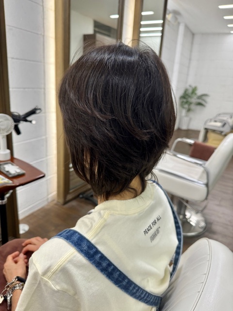 学芸大学 美容室に、Hair Esthe Hi-Deは、あります。学芸大学 美容院に、Hair Esthe Hi-Deはあります。Hair Esthe Hi-Deは目黒区学芸大学駅近くの美容室です。Hair Esthe Hi-Deは、東急東横線沿い駅近くの美容室です。Hair Esthe Hi-Deは、東急東横線沿い駅近くの美容院です。祐天寺美容室近くにも、Hair Esthe Hi-Deはあります。祐天寺美容院近くにも、Hair Esthe Hi-Deはあります。Hair Esthe Hi-Deは目黒区学芸大学駅近くの美容院です。Hair Esthe Hi-Deは目黒区学芸大学駅近くの美容室です。Hair Esthe Hi-Deは髪にやさしく、が綺麗に艶髪になります。Hair Esthe Hi-Deカットがとても上手いです。Hair Esthe Hi-Deは、オシャレです。学芸大　美容院　Hair Esthe Hi-Deは、とても人気があります。学芸大　美容室　Hair Esthe Hi-Deは、40代50代女性に人気があります。得にボブやショートスタイルが得意で、スタイルがより立体的になります。なので立体感カットが、お客様に人気です。切りっぱなしボブカやマッシュショートも得意です。なのでショートカットも得意です。もちろんボブカットも得意です。カラーも評判よく、ニューアマトラカラーがお客様に高評価です。オーガニックなヘアカラー　香草カラー色葉も人気です。ヘアマニキュアも保湿があり好評です。40代大人女性のお客様が多いです。40代ボブや40代ショートも得意です。50代大人女性も多いです脱白髪染めハイライトカラーも好評です。60代大人女性も多いですパーマもとても上手く、　クリープパーマがお客様に高評価クリープパーマしながら、髪は綺麗になります。Hair Esthe Hi-Deは、オープンした2003年からヘッドスパ「クリームバスヘアエステ」を提供しています。ヘッドスパ「クリームバスヘアエステ」は、頭皮の汚れを落とし且つ頭皮の保湿効果もあり髪に栄養を与え、艶々になります。プレミアム髪質改善トリートメントも大好評です。