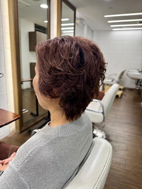 学芸大学 美容室に、Hair Esthe Hi-Deは、あります。学芸大学 美容院に、Hair Esthe Hi-Deはあります。Hair Esthe Hi-Deは目黒区学芸大学駅近くの美容室です。Hair Esthe Hi-Deは、東急東横線沿い駅近くの美容室です。Hair Esthe Hi-Deは、東急東横線沿い駅近くの美容院です。祐天寺美容室近くにも、Hair Esthe Hi-Deはあります。祐天寺美容院近くにも、Hair Esthe Hi-Deはあります。Hair Esthe Hi-Deは目黒区学芸大学駅近くの美容院です。Hair Esthe Hi-Deは目黒区学芸大学駅近くの美容室です。Hair Esthe Hi-Deは髪にやさしく、が綺麗に艶髪になります。Hair Esthe Hi-Deカットがとても上手いです。Hair Esthe Hi-Deは、オシャレです。学芸大　美容院　Hair Esthe Hi-Deは、とても人気があります。学芸大　美容室　Hair Esthe Hi-Deは、40代50代女性に人気があります。得にボブやショートスタイルが得意で、スタイルがより立体的になります。なので立体感カットが、お客様に人気です。切りっぱなしボブカやマッシュショートも得意です。なのでショートカットも得意です。もちろんボブカットも得意です。カラーも評判よく、ニューアマトラカラーがお客様に高評価です。オーガニックなヘアカラー　香草カラー色葉も人気です。ヘアマニキュアも保湿があり好評です。40代大人女性のお客様が多いです。40代ボブや40代ショートも得意です。50代大人女性も多いです脱白髪染めハイライトカラーも好評です。60代大人女性も多いですパーマもとても上手く、　クリープパーマがお客様に高評価クリープパーマしながら、髪は綺麗になります。Hair Esthe Hi-Deは、オープンした2003年からヘッドスパ「クリームバスヘアエステ」を提供しています。ヘッドスパ「クリームバスヘアエステ」は、頭皮の汚れを落とし且つ頭皮の保湿効果もあり髪に栄養を与え、艶々になります。プレミアム髪質改善トリートメントも大好評です。