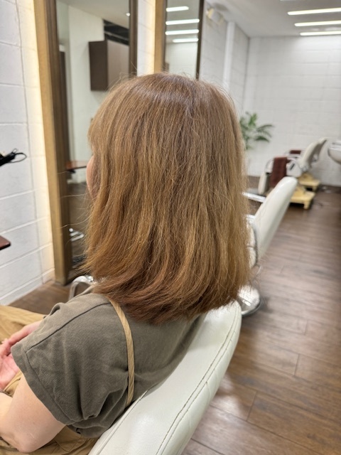 学芸大学 美容室に、Hair Esthe Hi-Deは、あります。学芸大学 美容院に、Hair Esthe Hi-Deはあります。Hair Esthe Hi-Deは目黒区学芸大学駅近くの美容室です。Hair Esthe Hi-Deは、東急東横線沿い駅近くの美容室です。Hair Esthe Hi-Deは、東急東横線沿い駅近くの美容院です。祐天寺美容室近くにも、Hair Esthe Hi-Deはあります。祐天寺美容院近くにも、Hair Esthe Hi-Deはあります。Hair Esthe Hi-Deは目黒区学芸大学駅近くの美容院です。Hair Esthe Hi-Deは目黒区学芸大学駅近くの美容室です。Hair Esthe Hi-Deは髪にやさしく、が綺麗に艶髪になります。Hair Esthe Hi-Deカットがとても上手いです。Hair Esthe Hi-Deは、オシャレです。学芸大　美容院　Hair Esthe Hi-Deは、とても人気があります。学芸大　美容室　Hair Esthe Hi-Deは、40代50代女性に人気があります。得にボブやショートスタイルが得意で、スタイルがより立体的になります。なので立体感カットが、お客様に人気です。切りっぱなしボブカやマッシュショートも得意です。なのでショートカットも得意です。もちろんボブカットも得意です。カラーも評判よく、ニューアマトラカラーがお客様に高評価です。オーガニックなヘアカラー　香草カラー色葉も人気です。ヘアマニキュアも保湿があり好評です。40代大人女性のお客様が多いです。40代ボブや40代ショートも得意です。50代大人女性も多いです脱白髪染めハイライトカラーも好評です。60代大人女性も多いですパーマもとても上手く、　クリープパーマがお客様に高評価クリープパーマしながら、髪は綺麗になります。Hair Esthe Hi-Deは、オープンした2003年からヘッドスパ「クリームバスヘアエステ」を提供しています。ヘッドスパ「クリームバスヘアエステ」は、頭皮の汚れを落とし且つ頭皮の保湿効果もあり髪に栄養を与え、艶々になります。プレミアム髪質改善トリートメントも大好評です。