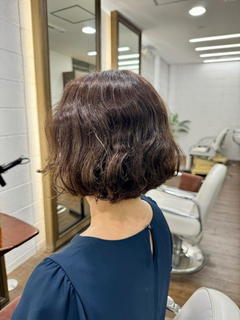 学芸大学 美容室に、Hair Esthe Hi-Deは、あります。学芸大学 美容院に、Hair Esthe Hi-Deはあります。Hair Esthe Hi-Deは目黒区学芸大学駅近くの美容室です。Hair Esthe Hi-Deは、東急東横線沿い駅近くの美容室です。Hair Esthe Hi-Deは、東急東横線沿い駅近くの美容院です。祐天寺美容室近くにも、Hair Esthe Hi-Deはあります。祐天寺美容院近くにも、Hair Esthe Hi-Deはあります。Hair Esthe Hi-Deは目黒区学芸大学駅近くの美容院です。Hair Esthe Hi-Deは目黒区学芸大学駅近くの美容室です。Hair Esthe Hi-Deは髪にやさしく、が綺麗に艶髪になります。Hair Esthe Hi-Deカットがとても上手いです。Hair Esthe Hi-Deは、オシャレです。学芸大　美容院　Hair Esthe Hi-Deは、とても人気があります。学芸大　美容室　Hair Esthe Hi-Deは、40代50代女性に人気があります。得にボブやショートスタイルが得意で、スタイルがより立体的になります。なので立体感カットが、お客様に人気です。切りっぱなしボブカやマッシュショートも得意です。なのでショートカットも得意です。もちろんボブカットも得意です。カラーも評判よく、ニューアマトラカラーがお客様に高評価です。オーガニックなヘアカラー　香草カラー色葉も人気です。ヘアマニキュアも保湿があり好評です。40代大人女性のお客様が多いです。40代ボブや40代ショートも得意です。50代大人女性も多いです脱白髪染めハイライトカラーも好評です。60代大人女性も多いですパーマもとても上手く、　クリープパーマがお客様に高評価クリープパーマしながら、髪は綺麗になります。Hair Esthe Hi-Deは、オープンした2003年からヘッドスパ「クリームバスヘアエステ」を提供しています。ヘッドスパ「クリームバスヘアエステ」は、頭皮の汚れを落とし且つ頭皮の保湿効果もあり髪に栄養を与え、艶々になります。プレミアム髪質改善トリートメントも大好評です。