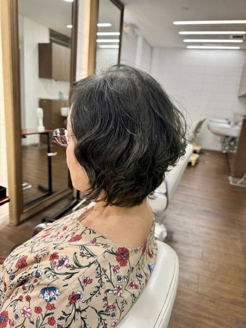 学芸大学 美容室に、Hair Esthe Hi-Deは、あります。学芸大学 美容院に、Hair Esthe Hi-Deはあります。Hair Esthe Hi-Deは目黒区学芸大学駅近くの美容室です。Hair Esthe Hi-Deは、東急東横線沿い駅近くの美容室です。Hair Esthe Hi-Deは、東急東横線沿い駅近くの美容院です。祐天寺美容室近くにも、Hair Esthe Hi-Deはあります。祐天寺美容院近くにも、Hair Esthe Hi-Deはあります。Hair Esthe Hi-Deは目黒区学芸大学駅近くの美容院です。Hair Esthe Hi-Deは目黒区学芸大学駅近くの美容室です。Hair Esthe Hi-Deは髪にやさしく、が綺麗に艶髪になります。Hair Esthe Hi-Deカットがとても上手いです。Hair Esthe Hi-Deは、オシャレです。学芸大　美容院　Hair Esthe Hi-Deは、とても人気があります。学芸大　美容室　Hair Esthe Hi-Deは、40代50代女性に人気があります。得にボブやショートスタイルが得意で、スタイルがより立体的になります。なので立体感カットが、お客様に人気です。切りっぱなしボブカやマッシュショートも得意です。なのでショートカットも得意です。もちろんボブカットも得意です。カラーも評判よく、ニューアマトラカラーがお客様に高評価です。オーガニックなヘアカラー　香草カラー色葉も人気です。ヘアマニキュアも保湿があり好評です。40代大人女性のお客様が多いです。40代ボブや40代ショートも得意です。50代大人女性も多いです脱白髪染めハイライトカラーも好評です。60代大人女性も多いですパーマもとても上手く、　クリープパーマがお客様に高評価クリープパーマしながら、髪は綺麗になります。Hair Esthe Hi-Deは、オープンした2003年からヘッドスパ「クリームバスヘアエステ」を提供しています。ヘッドスパ「クリームバスヘアエステ」は、頭皮の汚れを落とし且つ頭皮の保湿効果もあり髪に栄養を与え、艶々になります。プレミアム髪質改善トリートメントも大好評です。