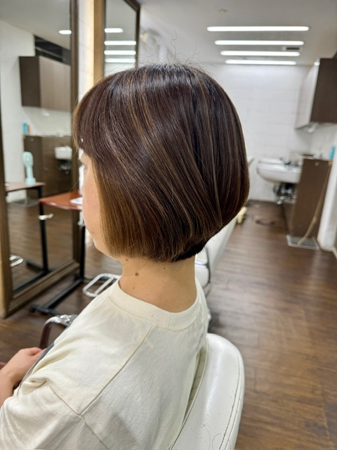 学芸大学 美容室に、Hair Esthe Hi-Deは、あります。学芸大学 美容院に、Hair Esthe Hi-Deはあります。Hair Esthe Hi-Deは目黒区学芸大学駅近くの美容室です。Hair Esthe Hi-Deは、東急東横線沿い駅近くの美容室です。Hair Esthe Hi-Deは、東急東横線沿い駅近くの美容院です。祐天寺美容室近くにも、Hair Esthe Hi-Deはあります。祐天寺美容院近くにも、Hair Esthe Hi-Deはあります。Hair Esthe Hi-Deは目黒区学芸大学駅近くの美容院です。Hair Esthe Hi-Deは目黒区学芸大学駅近くの美容室です。Hair Esthe Hi-Deは髪にやさしく、が綺麗に艶髪になります。Hair Esthe Hi-Deカットがとても上手いです。Hair Esthe Hi-Deは、オシャレです。学芸大　美容院　Hair Esthe Hi-Deは、とても人気があります。学芸大　美容室　Hair Esthe Hi-Deは、40代50代女性に人気があります。得にボブやショートスタイルが得意で、スタイルがより立体的になります。なので立体感カットが、お客様に人気です。切りっぱなしボブカやマッシュショートも得意です。なのでショートカットも得意です。もちろんボブカットも得意です。カラーも評判よく、ニューアマトラカラーがお客様に高評価です。オーガニックなヘアカラー　香草カラー色葉も人気です。ヘアマニキュアも保湿があり好評です。40代大人女性のお客様が多いです。40代ボブや40代ショートも得意です。50代大人女性も多いです脱白髪染めハイライトカラーも好評です。60代大人女性も多いですパーマもとても上手く、　クリープパーマがお客様に高評価クリープパーマしながら、髪は綺麗になります。Hair Esthe Hi-Deは、オープンした2003年からヘッドスパ「クリームバスヘアエステ」を提供しています。ヘッドスパ「クリームバスヘアエステ」は、頭皮の汚れを落とし且つ頭皮の保湿効果もあり髪に栄養を与え、艶々になります。プレミアム髪質改善トリートメントも大好評です。