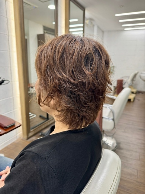 学芸大学 美容室に、Hair Esthe Hi-Deは、あります。学芸大学 美容院に、Hair Esthe Hi-Deはあります。Hair Esthe Hi-Deは目黒区学芸大学駅近くの美容室です。Hair Esthe Hi-Deは、東急東横線沿い駅近くの美容室です。Hair Esthe Hi-Deは、東急東横線沿い駅近くの美容院です。祐天寺美容室近くにも、Hair Esthe Hi-Deはあります。祐天寺美容院近くにも、Hair Esthe Hi-Deはあります。Hair Esthe Hi-Deは目黒区学芸大学駅近くの美容院です。Hair Esthe Hi-Deは目黒区学芸大学駅近くの美容室です。Hair Esthe Hi-Deは髪にやさしく、が綺麗に艶髪になります。Hair Esthe Hi-Deカットがとても上手いです。Hair Esthe Hi-Deは、オシャレです。学芸大　美容院　Hair Esthe Hi-Deは、とても人気があります。学芸大　美容室　Hair Esthe Hi-Deは、40代50代女性に人気があります。得にボブやショートスタイルが得意で、スタイルがより立体的になります。なので立体感カットが、お客様に人気です。切りっぱなしボブカやマッシュショートも得意です。なのでショートカットも得意です。もちろんボブカットも得意です。カラーも評判よく、ニューアマトラカラーがお客様に高評価です。オーガニックなヘアカラー　香草カラー色葉も人気です。ヘアマニキュアも保湿があり好評です。40代大人女性のお客様が多いです。40代ボブや40代ショートも得意です。50代大人女性も多いです脱白髪染めハイライトカラーも好評です。60代大人女性も多いですパーマもとても上手く、　クリープパーマがお客様に高評価クリープパーマしながら、髪は綺麗になります。Hair Esthe Hi-Deは、オープンした2003年からヘッドスパ「クリームバスヘアエステ」を提供しています。ヘッドスパ「クリームバスヘアエステ」は、頭皮の汚れを落とし且つ頭皮の保湿効果もあり髪に栄養を与え、艶々になります。プレミアム髪質改善トリートメントも大好評です。