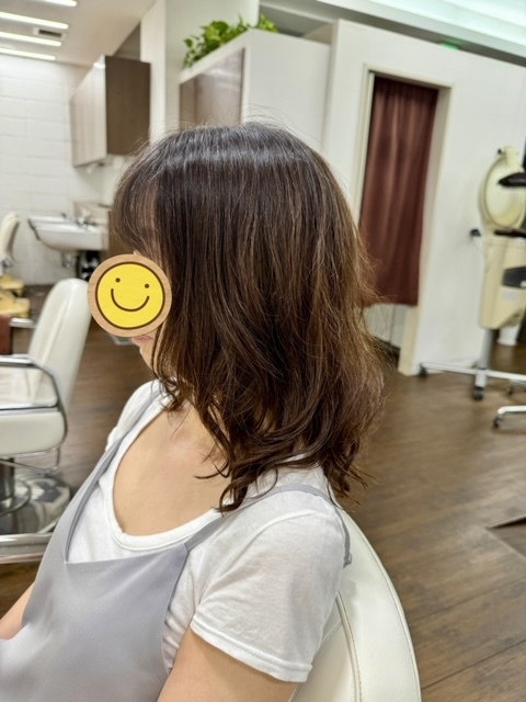 学芸大学 美容室に、Hair Esthe Hi-Deは、あります。学芸大学 美容院に、Hair Esthe Hi-Deはあります。Hair Esthe Hi-Deは目黒区学芸大学駅近くの美容室です。Hair Esthe Hi-Deは、東急東横線沿い駅近くの美容室です。Hair Esthe Hi-Deは、東急東横線沿い駅近くの美容院です。祐天寺美容室近くにも、Hair Esthe Hi-Deはあります。祐天寺美容院近くにも、Hair Esthe Hi-Deはあります。Hair Esthe Hi-Deは目黒区学芸大学駅近くの美容院です。Hair Esthe Hi-Deは目黒区学芸大学駅近くの美容室です。Hair Esthe Hi-Deは髪にやさしく、が綺麗に艶髪になります。Hair Esthe Hi-Deカットがとても上手いです。Hair Esthe Hi-Deは、オシャレです。学芸大　美容院　Hair Esthe Hi-Deは、とても人気があります。学芸大　美容室　Hair Esthe Hi-Deは、40代50代女性に人気があります。得にボブやショートスタイルが得意で、スタイルがより立体的になります。なので立体感カットが、お客様に人気です。切りっぱなしボブカやマッシュショートも得意です。なのでショートカットも得意です。もちろんボブカットも得意です。カラーも評判よく、ニューアマトラカラーがお客様に高評価です。オーガニックなヘアカラー　香草カラー色葉も人気です。ヘアマニキュアも保湿があり好評です。40代大人女性のお客様が多いです。40代ボブや40代ショートも得意です。50代大人女性も多いです脱白髪染めハイライトカラーも好評です。60代大人女性も多いですパーマもとても上手く、　クリープパーマがお客様に高評価クリープパーマしながら、髪は綺麗になります。Hair Esthe Hi-Deは、オープンした2003年からヘッドスパ「クリームバスヘアエステ」を提供しています。ヘッドスパ「クリームバスヘアエステ」は、頭皮の汚れを落とし且つ頭皮の保湿効果もあり髪に栄養を与え、艶々になります。プレミアム髪質改善トリートメントも大好評です。