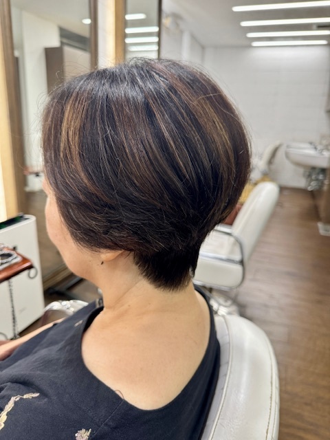 学芸大学 美容室に、Hair Esthe Hi-Deは、あります。学芸大学 美容院に、Hair Esthe Hi-Deはあります。Hair Esthe Hi-Deは目黒区学芸大学駅近くの美容室です。Hair Esthe Hi-Deは、東急東横線沿い駅近くの美容室です。Hair Esthe Hi-Deは、東急東横線沿い駅近くの美容院です。祐天寺美容室近くにも、Hair Esthe Hi-Deはあります。祐天寺美容院近くにも、Hair Esthe Hi-Deはあります。Hair Esthe Hi-Deは目黒区学芸大学駅近くの美容院です。Hair Esthe Hi-Deは目黒区学芸大学駅近くの美容室です。Hair Esthe Hi-Deは髪にやさしく、が綺麗に艶髪になります。Hair Esthe Hi-Deカットがとても上手いです。Hair Esthe Hi-Deは、オシャレです。学芸大　美容院　Hair Esthe Hi-Deは、とても人気があります。学芸大　美容室　Hair Esthe Hi-Deは、40代50代女性に人気があります。得にボブやショートスタイルが得意で、スタイルがより立体的になります。なので立体感カットが、お客様に人気です。切りっぱなしボブカやマッシュショートも得意です。なのでショートカットも得意です。もちろんボブカットも得意です。カラーも評判よく、ニューアマトラカラーがお客様に高評価です。オーガニックなヘアカラー　香草カラー色葉も人気です。ヘアマニキュアも保湿があり好評です。40代大人女性のお客様が多いです。40代ボブや40代ショートも得意です。50代大人女性も多いです脱白髪染めハイライトカラーも好評です。60代大人女性も多いですパーマもとても上手く、　クリープパーマがお客様に高評価クリープパーマしながら、髪は綺麗になります。Hair Esthe Hi-Deは、オープンした2003年からヘッドスパ「クリームバスヘアエステ」を提供しています。ヘッドスパ「クリームバスヘアエステ」は、頭皮の汚れを落とし且つ頭皮の保湿効果もあり髪に栄養を与え、艶々になります。プレミアム髪質改善トリートメントも大好評です。