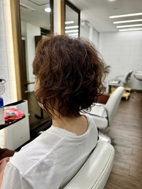 学芸大学 美容室に、Hair Esthe Hi-Deは、あります。学芸大学 美容院に、Hair Esthe Hi-Deはあります。Hair Esthe Hi-Deは目黒区学芸大学駅近くの美容室です。Hair Esthe Hi-Deは、東急東横線沿い駅近くの美容室です。Hair Esthe Hi-Deは、東急東横線沿い駅近くの美容院です。祐天寺美容室近くにも、Hair Esthe Hi-Deはあります。祐天寺美容院近くにも、Hair Esthe Hi-Deはあります。Hair Esthe Hi-Deは目黒区学芸大学駅近くの美容院です。Hair Esthe Hi-Deは目黒区学芸大学駅近くの美容室です。Hair Esthe Hi-Deは髪にやさしく、が綺麗に艶髪になります。Hair Esthe Hi-Deカットがとても上手いです。Hair Esthe Hi-Deは、オシャレです。学芸大　美容院　Hair Esthe Hi-Deは、とても人気があります。学芸大　美容室　Hair Esthe Hi-Deは、40代50代女性に人気があります。得にボブやショートスタイルが得意で、スタイルがより立体的になります。なので立体感カットが、お客様に人気です。切りっぱなしボブカやマッシュショートも得意です。なのでショートカットも得意です。もちろんボブカットも得意です。カラーも評判よく、ニューアマトラカラーがお客様に高評価です。オーガニックなヘアカラー　香草カラー色葉も人気です。ヘアマニキュアも保湿があり好評です。40代大人女性のお客様が多いです。40代ボブや40代ショートも得意です。50代大人女性も多いです脱白髪染めハイライトカラーも好評です。60代大人女性も多いですパーマもとても上手く、　クリープパーマがお客様に高評価クリープパーマしながら、髪は綺麗になります。Hair Esthe Hi-Deは、オープンした2003年からヘッドスパ「クリームバスヘアエステ」を提供しています。ヘッドスパ「クリームバスヘアエステ」は、頭皮の汚れを落とし且つ頭皮の保湿効果もあり髪に栄養を与え、艶々になります。プレミアム髪質改善トリートメントも大好評です。