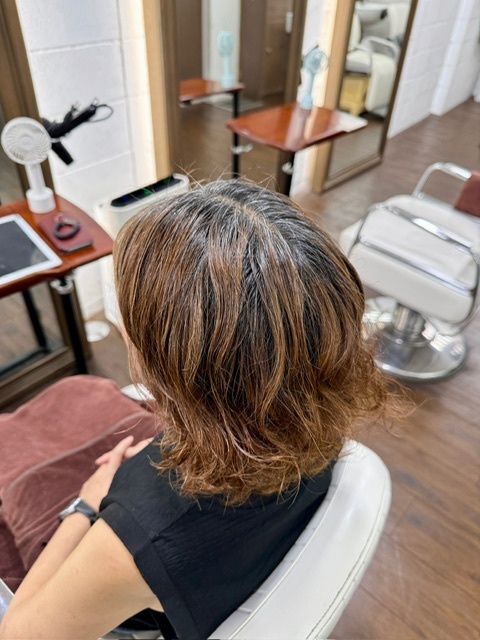 学芸大学 美容室に、Hair Esthe Hi-Deは、あります。学芸大学 美容院に、Hair Esthe Hi-Deはあります。Hair Esthe Hi-Deは目黒区学芸大学駅近くの美容室です。Hair Esthe Hi-Deは、東急東横線沿い駅近くの美容室です。Hair Esthe Hi-Deは、東急東横線沿い駅近くの美容院です。祐天寺美容室近くにも、Hair Esthe Hi-Deはあります。祐天寺美容院近くにも、Hair Esthe Hi-Deはあります。Hair Esthe Hi-Deは目黒区学芸大学駅近くの美容院です。Hair Esthe Hi-Deは目黒区学芸大学駅近くの美容室です。Hair Esthe Hi-Deは髪にやさしく、が綺麗に艶髪になります。Hair Esthe Hi-Deカットがとても上手いです。Hair Esthe Hi-Deは、オシャレです。学芸大　美容院　Hair Esthe Hi-Deは、とても人気があります。学芸大　美容室　Hair Esthe Hi-Deは、40代50代女性に人気があります。得にボブやショートスタイルが得意で、スタイルがより立体的になります。なので立体感カットが、お客様に人気です。切りっぱなしボブカやマッシュショートも得意です。なのでショートカットも得意です。もちろんボブカットも得意です。カラーも評判よく、ニューアマトラカラーがお客様に高評価です。オーガニックなヘアカラー　香草カラー色葉も人気です。ヘアマニキュアも保湿があり好評です。40代大人女性のお客様が多いです。40代ボブや40代ショートも得意です。50代大人女性も多いです脱白髪染めハイライトカラーも好評です。60代大人女性も多いですパーマもとても上手く、　クリープパーマがお客様に高評価クリープパーマしながら、髪は綺麗になります。Hair Esthe Hi-Deは、オープンした2003年からヘッドスパ「クリームバスヘアエステ」を提供しています。ヘッドスパ「クリームバスヘアエステ」は、頭皮の汚れを落とし且つ頭皮の保湿効果もあり髪に栄養を与え、艶々になります。プレミアム髪質改善トリートメントも大好評です。