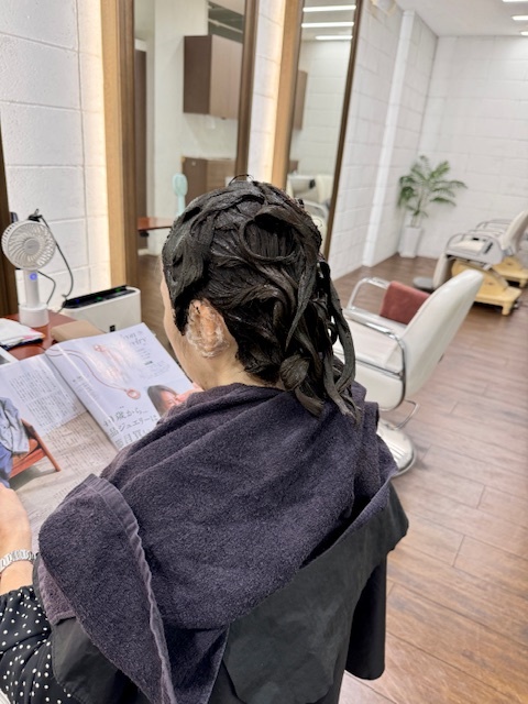 学芸大学 美容室に、Hair Esthe Hi-Deは、あります。学芸大学 美容院に、Hair Esthe Hi-Deはあります。Hair Esthe Hi-Deは目黒区学芸大学駅近くの美容室です。Hair Esthe Hi-Deは、東急東横線沿い駅近くの美容室です。Hair Esthe Hi-Deは、東急東横線沿い駅近くの美容院です。祐天寺美容室近くにも、Hair Esthe Hi-Deはあります。祐天寺美容院近くにも、Hair Esthe Hi-Deはあります。Hair Esthe Hi-Deは目黒区学芸大学駅近くの美容院です。Hair Esthe Hi-Deは目黒区学芸大学駅近くの美容室です。Hair Esthe Hi-Deは髪にやさしく、が綺麗に艶髪になります。Hair Esthe Hi-Deカットがとても上手いです。Hair Esthe Hi-Deは、オシャレです。学芸大　美容院　Hair Esthe Hi-Deは、とても人気があります。学芸大　美容室　Hair Esthe Hi-Deは、40代50代女性に人気があります。得にボブやショートスタイルが得意で、スタイルがより立体的になります。なので立体感カットが、お客様に人気です。切りっぱなしボブカやマッシュショートも得意です。なのでショートカットも得意です。もちろんボブカットも得意です。カラーも評判よく、ニューアマトラカラーがお客様に高評価です。オーガニックなヘアカラー　香草カラー色葉も人気です。ヘアマニキュアも保湿があり好評です。40代大人女性のお客様が多いです。40代ボブや40代ショートも得意です。50代大人女性も多いです脱白髪染めハイライトカラーも好評です。60代大人女性も多いですパーマもとても上手く、　クリープパーマがお客様に高評価クリープパーマしながら、髪は綺麗になります。Hair Esthe Hi-Deは、オープンした2003年からヘッドスパ「クリームバスヘアエステ」を提供しています。ヘッドスパ「クリームバスヘアエステ」は、頭皮の汚れを落とし且つ頭皮の保湿効果もあり髪に栄養を与え、艶々になります。プレミアム髪質改善トリートメントも大好評です。