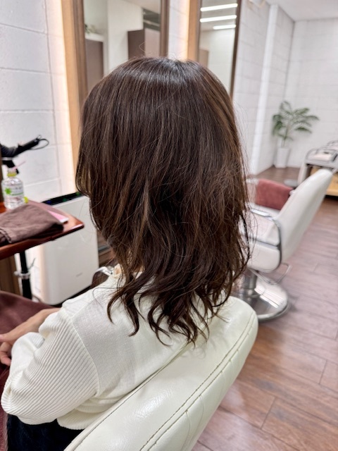 学芸大学 美容室に、Hair Esthe Hi-Deは、あります。学芸大学 美容院に、Hair Esthe Hi-Deはあります。Hair Esthe Hi-Deは目黒区学芸大学駅近くの美容室です。Hair Esthe Hi-Deは、東急東横線沿い駅近くの美容室です。Hair Esthe Hi-Deは、東急東横線沿い駅近くの美容院です。祐天寺美容室近くにも、Hair Esthe Hi-Deはあります。祐天寺美容院近くにも、Hair Esthe Hi-Deはあります。Hair Esthe Hi-Deは目黒区学芸大学駅近くの美容院です。Hair Esthe Hi-Deは目黒区学芸大学駅近くの美容室です。Hair Esthe Hi-Deは髪にやさしく、が綺麗に艶髪になります。Hair Esthe Hi-Deは、カットがとても上手いです。Hair Esthe Hi-Deは、オシャレです。学芸大　美容院　Hair Esthe Hi-Deは、とても人気があります。学芸大　美容室　Hair Esthe Hi-Deは、40代50代女性に人気があります。得にボブやショートスタイルが得意で、スタイルがより立体的になります。なので立体感カットが、お客様に人気です。切りっぱなしボブカやマッシュショートも上手いです。なのでショートカットも上手いです。もちろんボブカットも上手いです。カラーも評判よく、ニューアマトラカラーがお客様に高評価です。オーガニックなヘアカラー　香草カラー色葉も人気です。ヘアマニキュアも保湿があり好評です。40代大人女性のお客様が多いです。40代ボブや40代ショートも得意です。50代大人女性も多いです脱白髪染めハイライトカラーも好評です。60代大人女性も多いですパーマもとても上手く、　クリープパーマがお客様に高評価クリープパーマしながら、髪は綺麗になります。Hair Esthe Hi-Deは、オープンした2003年からヘッドスパ「クリームバスヘアエステ」を提供しています。ヘッドスパ「クリームバスヘアエステ」は、頭皮の汚れを落とし且つ頭皮の保湿効果もあり髪に栄養を与え、艶々になります。プレミアム髪質改善トリートメントも大好評です。