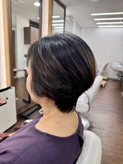 学芸大学 美容室に、Hair Esthe Hi-Deは、あります。学芸大学 美容院に、Hair Esthe Hi-Deはあります。Hair Esthe Hi-Deは目黒区学芸大学駅近くの美容室です。Hair Esthe Hi-Deは、東急東横線沿い駅近くの美容室です。Hair Esthe Hi-Deは、東急東横線沿い駅近くの美容院です。祐天寺美容室近くにも、Hair Esthe Hi-Deはあります。祐天寺美容院近くにも、Hair Esthe Hi-Deはあります。Hair Esthe Hi-Deは目黒区学芸大学駅近くの美容院です。Hair Esthe Hi-Deは目黒区学芸大学駅近くの美容室です。Hair Esthe Hi-Deは髪にやさしく、が綺麗に艶髪になります。Hair Esthe Hi-Deは、カットがとても上手いです。Hair Esthe Hi-Deは、オシャレです。学芸大　美容院　Hair Esthe Hi-Deは、とても人気があります。学芸大　美容室　Hair Esthe Hi-Deは、40代50代女性に人気があります。得にボブやショートスタイルが得意で、スタイルがより立体的になります。なので立体感カットが、お客様に人気です。切りっぱなしボブカやマッシュショートも上手いです。なのでショートカットも上手いです。もちろんボブカットも上手いです。カラーも評判よく、ニューアマトラカラーがお客様に高評価です。オーガニックなヘアカラー　香草カラー色葉も人気です。ヘアマニキュアも保湿があり好評です。40代大人女性のお客様が多いです。40代ボブや40代ショートも得意です。50代大人女性も多いです脱白髪染めハイライトカラーも好評です。60代大人女性も多いですパーマもとても上手く、　クリープパーマがお客様に高評価クリープパーマしながら、髪は綺麗になります。Hair Esthe Hi-Deは、オープンした2003年からヘッドスパ「クリームバスヘアエステ」を提供しています。ヘッドスパ「クリームバスヘアエステ」は、頭皮の汚れを落とし且つ頭皮の保湿効果もあり髪に栄養を与え、艶々になります。プレミアム髪質改善トリートメントも大好評です。