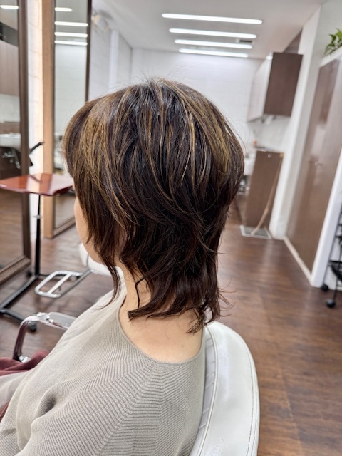 学芸大学 美容室に、Hair Esthe Hi-Deは、あります。学芸大学 美容院に、Hair Esthe Hi-Deはあります。Hair Esthe Hi-Deは目黒区学芸大学駅近くの美容室です。Hair Esthe Hi-Deは、東急東横線沿い駅近くの美容室です。Hair Esthe Hi-Deは、東急東横線沿い駅近くの美容院です。祐天寺美容室近くにも、Hair Esthe Hi-Deはあります。祐天寺美容院近くにも、Hair Esthe Hi-Deはあります。Hair Esthe Hi-Deは目黒区学芸大学駅近くの美容院です。Hair Esthe Hi-Deは目黒区学芸大学駅近くの美容室です。Hair Esthe Hi-Deは髪にやさしく、が綺麗に艶髪になります。Hair Esthe Hi-Deは、カットがとても上手いです。Hair Esthe Hi-Deは、オシャレです。学芸大　美容院　Hair Esthe Hi-Deは、とても人気があります。学芸大　美容室　Hair Esthe Hi-Deは、40代50代女性に人気があります。得にボブやショートスタイルが得意で、スタイルがより立体的になります。なので立体感カットが、お客様に人気です。切りっぱなしボブカやマッシュショートも上手いです。なのでショートカットも上手いです。もちろんボブカットも上手いです。カラーも評判よく、ニューアマトラカラーがお客様に高評価です。オーガニックなヘアカラー　香草カラー色葉も人気です。ヘアマニキュアも保湿があり好評です。40代大人女性のお客様が多いです。40代ボブや40代ショートも得意です。50代大人女性も多いです脱白髪染めハイライトカラーも好評です。60代大人女性も多いですパーマもとても上手く、　クリープパーマがお客様に高評価クリープパーマしながら、髪は綺麗になります。Hair Esthe Hi-Deは、オープンした2003年からヘッドスパ「クリームバスヘアエステ」を提供しています。ヘッドスパ「クリームバスヘアエステ」は、頭皮の汚れを落とし且つ頭皮の保湿効果もあり髪に栄養を与え、艶々になります。プレミアム髪質改善トリートメントも大好評です。