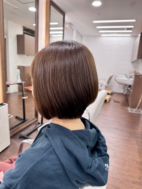 芸大学 美容室に、Hair Esthe Hi-Deは、あります。学芸大学 美容院に、Hair Esthe Hi-Deはあります。Hair Esthe Hi-Deは目黒区学芸大学駅近くの美容室です。Hair Esthe Hi-Deは、東急東横線沿い駅近くの美容室です。Hair Esthe Hi-Deは、東急東横線沿い駅近くの美容院です。祐天寺美容室近くにも、Hair Esthe Hi-Deはあります。祐天寺美容院近くにも、Hair Esthe Hi-Deはあります。Hair Esthe Hi-Deは目黒区学芸大学駅近くの美容院です。Hair Esthe Hi-Deは目黒区学芸大学駅近くの美容室です。Hair Esthe Hi-Deは髪にやさしく、が綺麗に艶髪になります。Hair Esthe Hi-Deは、カットがとても上手いです。Hair Esthe Hi-Deは、オシャレです。学芸大　美容院　Hair Esthe Hi-Deは、とても人気があります。学芸大　美容室　Hair Esthe Hi-Deは、40代50代女性に人気があります。得にボブやショートスタイルが得意で、スタイルがより立体的になります。なので立体感カットが、お客様に人気です。切りっぱなしボブカやマッシュショートも上手いです。なのでショートカットも上手いです。もちろんボブカットも上手いです。カラーも評判よく、ニューアマトラカラーがお客様に高評価です。オーガニックなヘアカラー　香草カラー色葉も人気です。ヘアマニキュアも保湿があり好評です。40代大人女性のお客様が多いです。40代ボブや40代ショートも得意です。50代大人女性も多いです脱白髪染めハイライトカラーも好評です。60代大人女性も多いですパーマもとても上手く、　クリープパーマがお客様に高評価クリープパーマしながら、髪は綺麗になります。Hair Esthe Hi-Deは、オープンした2003年からヘッドスパ「クリームバスヘアエステ」を提供しています。ヘッドスパ「クリームバスヘアエステ」は、頭皮の汚れを落とし且つ頭皮の保湿効果もあり髪に栄養を与え、艶々になります。プレミアム髪質改善トリートメントも大好評です。