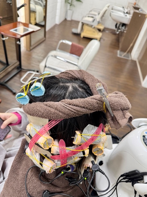 学芸大学 美容室に、Hair Esthe Hi-Deは、あります。学芸大学 美容院に、Hair Esthe Hi-Deはあります。Hair Esthe Hi-Deは目黒区学芸大学駅近くの美容室です。Hair Esthe Hi-Deは、東急東横線沿い駅近くの美容室です。Hair Esthe Hi-Deは、東急東横線沿い駅近くの美容院です。祐天寺美容室近くにも、Hair Esthe Hi-Deはあります。祐天寺美容院近くにも、Hair Esthe Hi-Deはあります。Hair Esthe Hi-Deは目黒区学芸大学駅近くの美容院です。Hair Esthe Hi-Deは目黒区学芸大学駅近くの美容室です。Hair Esthe Hi-Deは髪にやさしく、が綺麗に艶髪になります。Hair Esthe Hi-Deは、カットがとても上手いです。Hair Esthe Hi-Deは、オシャレです。学芸大　美容院　Hair Esthe Hi-Deは、とても人気があります。学芸大　美容室　Hair Esthe Hi-Deは、40代50代女性に人気があります。得にボブやショートスタイルが得意で、スタイルがより立体的になります。なので立体感カットが、お客様に人気です。切りっぱなしボブカやマッシュショートも上手いです。なのでショートカットも上手いです。もちろんボブカットも上手いです。カラーも評判よく、ニューアマトラカラーがお客様に高評価です。オーガニックなヘアカラー　香草カラー色葉も人気です。ヘアマニキュアも保湿があり好評です。40代大人女性のお客様が多いです。40代ボブや40代ショートも得意です。50代大人女性も多いです脱白髪染めハイライトカラーも好評です。60代大人女性も多いですパーマもとても上手く、　クリープパーマがお客様に高評価クリープパーマしながら、髪は綺麗になります。Hair Esthe Hi-Deは、オープンした2003年からヘッドスパ「クリームバスヘアエステ」を提供しています。ヘッドスパ「クリームバスヘアエステ」は、頭皮の汚れを落とし且つ頭皮の保湿効果もあり髪に栄養を与え、艶々になります。プレミアム髪質改善トリートメントも大好評です。