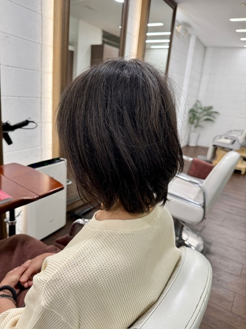 学芸大学 美容室に、Hair Esthe Hi-Deは、あります。学芸大学 美容院に、Hair Esthe Hi-Deはあります。Hair Esthe Hi-Deは目黒区学芸大学駅近くの美容室です。Hair Esthe Hi-Deは、東急東横線沿い駅近くの美容室です。Hair Esthe Hi-Deは、東急東横線沿い駅近くの美容院です。祐天寺美容室近くにも、Hair Esthe Hi-Deはあります。祐天寺美容院近くにも、Hair Esthe Hi-Deはあります。Hair Esthe Hi-Deは目黒区学芸大学駅近くの美容院です。Hair Esthe Hi-Deは目黒区学芸大学駅近くの美容室です。Hair Esthe Hi-Deは髪にやさしく、が綺麗に艶髪になります。Hair Esthe Hi-Deは、カットがとても上手いです。Hair Esthe Hi-Deは、オシャレです。学芸大　美容院　Hair Esthe Hi-Deは、とても人気があります。学芸大　美容室　Hair Esthe Hi-Deは、40代50代女性に人気があります。得にボブやショートスタイルが得意で、スタイルがより立体的になります。なので立体感カットが、お客様に人気です。切りっぱなしボブカやマッシュショートも上手いです。なのでショートカットも上手いです。もちろんボブカットも上手いです。カラーも評判よく、ニューアマトラカラーがお客様に高評価です。オーガニックなヘアカラー　香草カラー色葉も人気です。ヘアマニキュアも保湿があり好評です。40代大人女性のお客様が多いです。40代ボブや40代ショートも得意です。50代大人女性も多いです脱白髪染めハイライトカラーも好評です。60代大人女性も多いですパーマもとても上手く、　クリープパーマがお客様に高評価クリープパーマしながら、髪は綺麗になります。Hair Esthe Hi-Deは、オープンした2003年からヘッドスパ「クリームバスヘアエステ」を提供しています。ヘッドスパ「クリームバスヘアエステ」は、頭皮の汚れを落とし且つ頭皮の保湿効果もあり髪に栄養を与え、艶々になります。プレミアム髪質改善トリートメントも大好評です。