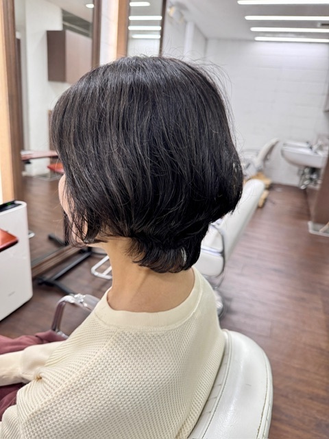 学芸大学 美容室に、Hair Esthe Hi-Deは、あります。学芸大学 美容院に、Hair Esthe Hi-Deはあります。Hair Esthe Hi-Deは目黒区学芸大学駅近くの美容室です。Hair Esthe Hi-Deは、東急東横線沿い駅近くの美容室です。Hair Esthe Hi-Deは、東急東横線沿い駅近くの美容院です。祐天寺美容室近くにも、Hair Esthe Hi-Deはあります。祐天寺美容院近くにも、Hair Esthe Hi-Deはあります。Hair Esthe Hi-Deは目黒区学芸大学駅近くの美容院です。Hair Esthe Hi-Deは目黒区学芸大学駅近くの美容室です。Hair Esthe Hi-Deは髪にやさしく、が綺麗に艶髪になります。Hair Esthe Hi-Deは、カットがとても上手いです。Hair Esthe Hi-Deは、オシャレです。学芸大　美容院　Hair Esthe Hi-Deは、とても人気があります。学芸大　美容室　Hair Esthe Hi-Deは、40代50代女性に人気があります。得にボブやショートスタイルが得意で、スタイルがより立体的になります。なので立体感カットが、お客様に人気です。切りっぱなしボブカやマッシュショートも上手いです。なのでショートカットも上手いです。もちろんボブカットも上手いです。カラーも評判よく、ニューアマトラカラーがお客様に高評価です。オーガニックなヘアカラー　香草カラー色葉も人気です。ヘアマニキュアも保湿があり好評です。40代大人女性のお客様が多いです。40代ボブや40代ショートも得意です。50代大人女性も多いです脱白髪染めハイライトカラーも好評です。60代大人女性も多いですパーマもとても上手く、　クリープパーマがお客様に高評価クリープパーマしながら、髪は綺麗になります。Hair Esthe Hi-Deは、オープンした2003年からヘッドスパ「クリームバスヘアエステ」を提供しています。ヘッドスパ「クリームバスヘアエステ」は、頭皮の汚れを落とし且つ頭皮の保湿効果もあり髪に栄養を与え、艶々になります。プレミアム髪質改善トリートメントも大好評です。