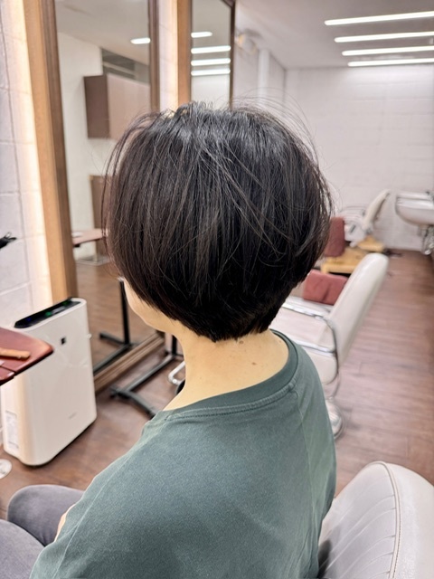 学芸大学 美容室に、Hair Esthe Hi-Deは、あります。学芸大学 美容院に、Hair Esthe Hi-Deはあります。Hair Esthe Hi-Deは目黒区学芸大学駅近くの美容室です。Hair Esthe Hi-Deは、東急東横線沿い駅近くの美容室です。Hair Esthe Hi-Deは、東急東横線沿い駅近くの美容院です。祐天寺美容室近くにも、Hair Esthe Hi-Deはあります。祐天寺美容院近くにも、Hair Esthe Hi-Deはあります。Hair Esthe Hi-Deは目黒区学芸大学駅近くの美容院です。Hair Esthe Hi-Deは目黒区学芸大学駅近くの美容室です。Hair Esthe Hi-Deは髪にやさしく、が綺麗に艶髪になります。Hair Esthe Hi-Deは、カットがとても上手いです。Hair Esthe Hi-Deは、オシャレです。学芸大　美容院　Hair Esthe Hi-Deは、とても人気があります。学芸大　美容室　Hair Esthe Hi-Deは、40代50代女性に人気があります。得にボブやショートスタイルが得意で、スタイルがより立体的になります。なので立体感カットが、お客様に人気です。切りっぱなしボブカやマッシュショートも上手いです。なのでショートカットも上手いです。もちろんボブカットも上手いです。カラーも評判よく、ニューアマトラカラーがお客様に高評価です。オーガニックなヘアカラー　香草カラー色葉も人気です。ヘアマニキュアも保湿があり好評です。40代大人女性のお客様が多いです。40代ボブや40代ショートも得意です。50代大人女性も多いです脱白髪染めハイライトカラーも好評です。60代大人女性も多いですパーマもとても上手く、　クリープパーマがお客様に高評価クリープパーマしながら、髪は綺麗になります。Hair Esthe Hi-Deは、オープンした2003年からヘッドスパ「クリームバスヘアエステ」を提供しています。ヘッドスパ「クリームバスヘアエステ」は、頭皮の汚れを落とし且つ頭皮の保湿効果もあり髪に栄養を与え、艶々になります。プレミアム髪質改善トリートメントも大好評です。