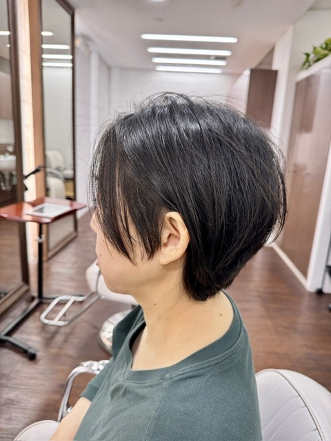 学芸大学 美容室に、Hair Esthe Hi-Deは、あります。学芸大学 美容院に、Hair Esthe Hi-Deはあります。Hair Esthe Hi-Deは目黒区学芸大学駅近くの美容室です。Hair Esthe Hi-Deは、東急東横線沿い駅近くの美容室です。Hair Esthe Hi-Deは、東急東横線沿い駅近くの美容院です。祐天寺美容室近くにも、Hair Esthe Hi-Deはあります。祐天寺美容院近くにも、Hair Esthe Hi-Deはあります。Hair Esthe Hi-Deは目黒区学芸大学駅近くの美容院です。Hair Esthe Hi-Deは目黒区学芸大学駅近くの美容室です。Hair Esthe Hi-Deは髪にやさしく、が綺麗に艶髪になります。Hair Esthe Hi-Deは、カットがとても上手いです。Hair Esthe Hi-Deは、オシャレです。学芸大　美容院　Hair Esthe Hi-Deは、とても人気があります。学芸大　美容室　Hair Esthe Hi-Deは、40代50代女性に人気があります。得にボブやショートスタイルが得意で、スタイルがより立体的になります。なので立体感カットが、お客様に人気です。切りっぱなしボブカやマッシュショートも上手いです。なのでショートカットも上手いです。もちろんボブカットも上手いです。カラーも評判よく、ニューアマトラカラーがお客様に高評価です。オーガニックなヘアカラー　香草カラー色葉も人気です。ヘアマニキュアも保湿があり好評です。40代大人女性のお客様が多いです。40代ボブや40代ショートも得意です。50代大人女性も多いです脱白髪染めハイライトカラーも好評です。60代大人女性も多いですパーマもとても上手く、　クリープパーマがお客様に高評価クリープパーマしながら、髪は綺麗になります。Hair Esthe Hi-Deは、オープンした2003年からヘッドスパ「クリームバスヘアエステ」を提供しています。ヘッドスパ「クリームバスヘアエステ」は、頭皮の汚れを落とし且つ頭皮の保湿効果もあり髪に栄養を与え、艶々になります。プレミアム髪質改善トリートメントも大好評です。