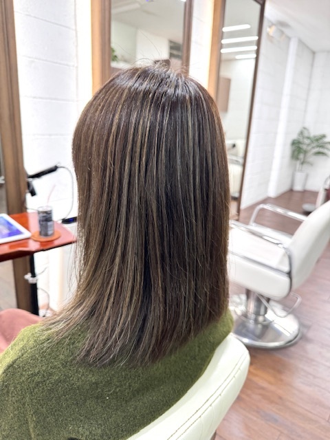 学芸大学 美容室に、Hair Esthe Hi-Deは、あります。学芸大学 美容院に、Hair Esthe Hi-Deはあります。Hair Esthe Hi-Deは目黒区学芸大学駅近くの美容室です。Hair Esthe Hi-Deは、東急東横線沿い駅近くの美容室です。Hair Esthe Hi-Deは、東急東横線沿い駅近くの美容院です。祐天寺美容室近くにも、Hair Esthe Hi-Deはあります。祐天寺美容院近くにも、Hair Esthe Hi-Deはあります。Hair Esthe Hi-Deは目黒区学芸大学駅近くの美容院です。Hair Esthe Hi-Deは目黒区学芸大学駅近くの美容室です。Hair Esthe Hi-Deは髪にやさしく、が綺麗に艶髪になります。Hair Esthe Hi-Deは、カットがとても上手いです。Hair Esthe Hi-Deは、オシャレです。学芸大　美容院　Hair Esthe Hi-Deは、とても人気があります。学芸大　美容室　Hair Esthe Hi-Deは、40代50代女性に人気があります。得にボブやショートスタイルが得意で、スタイルがより立体的になります。なので立体感カットが、お客様に人気です。切りっぱなしボブカやマッシュショートも上手いです。なのでショートカットも上手いです。もちろんボブカットも上手いです。カラーも評判よく、ニューアマトラカラーがお客様に高評価です。オーガニックなヘアカラー　香草カラー色葉も人気です。ヘアマニキュアも保湿があり好評です。40代大人女性のお客様が多いです。40代ボブや40代ショートも得意です。50代大人女性も多いです脱白髪染めハイライトカラーも好評です。60代大人女性も多いですパーマもとても上手く、　クリープパーマがお客様に高評価クリープパーマしながら、髪は綺麗になります。Hair Esthe Hi-Deは、オープンした2003年からヘッドスパ「クリームバスヘアエステ」を提供しています。ヘッドスパ「クリームバスヘアエステ」は、頭皮の汚れを落とし且つ頭皮の保湿効果もあり髪に栄養を与え、艶々になります。プレミアム髪質改善トリートメントも大好評です。