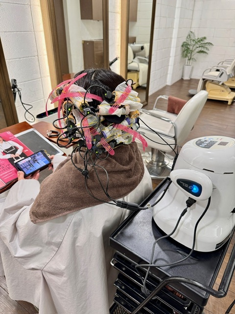 学芸大学 美容室に、Hair Esthe Hi-Deは、あります。学芸大学 美容院に、Hair Esthe Hi-Deはあります。Hair Esthe Hi-Deは目黒区学芸大学駅近くの美容室です。Hair Esthe Hi-Deは、東急東横線沿い駅近くの美容室です。Hair Esthe Hi-Deは、東急東横線沿い駅近くの美容院です。祐天寺美容室近くにも、Hair Esthe Hi-Deはあります。祐天寺美容院近くにも、Hair Esthe Hi-Deはあります。Hair Esthe Hi-Deは目黒区学芸大学駅近くの美容院です。Hair Esthe Hi-Deは目黒区学芸大学駅近くの美容室です。Hair Esthe Hi-Deは髪にやさしく、が綺麗に艶髪になります。Hair Esthe Hi-Deは、カットがとても上手いです。Hair Esthe Hi-Deは、オシャレです。学芸大　美容院　Hair Esthe Hi-Deは、とても人気があります。学芸大　美容室　Hair Esthe Hi-Deは、40代50代女性に人気があります。得にボブやショートスタイルが得意で、スタイルがより立体的になります。なので立体感カットが、お客様に人気です。切りっぱなしボブカやマッシュショートも上手いです。なのでショートカットも上手いです。もちろんボブカットも上手いです。カラーも評判よく、ニューアマトラカラーがお客様に高評価です。オーガニックなヘアカラー　香草カラー色葉も人気です。ヘアマニキュアも保湿があり好評です。40代大人女性のお客様が多いです。40代ボブや40代ショートも得意です。50代大人女性も多いです脱白髪染めハイライトカラーも好評です。60代大人女性も多いですパーマもとても上手く、　クリープパーマがお客様に高評価クリープパーマしながら、髪は綺麗になります。Hair Esthe Hi-Deは、オープンした2003年からヘッドスパ「クリームバスヘアエステ」を提供しています。ヘッドスパ「クリームバスヘアエステ」は、頭皮の汚れを落とし且つ頭皮の保湿効果もあり髪に栄養を与え、艶々になります。プレミアム髪質改善トリートメントも大好評です。