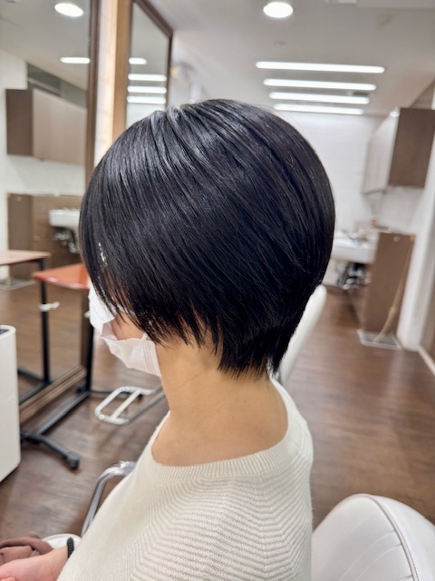 学芸大学 美容室に、Hair Esthe Hi-Deは、あります。学芸大学 美容院に、Hair Esthe Hi-Deはあります。Hair Esthe Hi-Deは目黒区学芸大学駅近くの美容室です。Hair Esthe Hi-Deは、東急東横線沿い駅近くの美容室です。Hair Esthe Hi-Deは、東急東横線沿い駅近くの美容院です。祐天寺美容室近くにも、Hair Esthe Hi-Deはあります。祐天寺美容院近くにも、Hair Esthe Hi-Deはあります。Hair Esthe Hi-Deは目黒区学芸大学駅近くの美容院です。Hair Esthe Hi-Deは目黒区学芸大学駅近くの美容室です。Hair Esthe Hi-Deは髪にやさしく、が綺麗に艶髪になります。Hair Esthe Hi-Deは、カットがとても上手いです。Hair Esthe Hi-Deは、オシャレです。学芸大　美容院　Hair Esthe Hi-Deは、とても人気があります。学芸大　美容室　Hair Esthe Hi-Deは、40代50代女性に人気があります。得にボブやショートスタイルが得意で、スタイルがより立体的になります。なので立体感カットが、お客様に人気です。切りっぱなしボブカやマッシュショートも上手いです。なのでショートカットも上手いです。もちろんボブカットも上手いです。カラーも評判よく、ニューアマトラカラーがお客様に高評価です。オーガニックなヘアカラー　香草カラー色葉も人気です。ヘアマニキュアも保湿があり好評です。40代大人女性のお客様が多いです。40代ボブや40代ショートも得意です。50代大人女性も多いです脱白髪染めハイライトカラーも好評です。60代大人女性も多いですパーマもとても上手く、　クリープパーマがお客様に高評価クリープパーマしながら、髪は綺麗になります。Hair Esthe Hi-Deは、オープンした2003年からヘッドスパ「クリームバスヘアエステ」を提供しています。ヘッドスパ「クリームバスヘアエステ」は、頭皮の汚れを落とし且つ頭皮の保湿効果もあり髪に栄養を与え、艶々になります。プレミアム髪質改善トリートメントも大好評です。