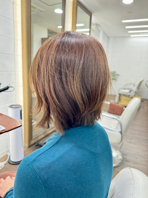 学芸大学 美容室に、Hair Esthe Hi-Deは、あります。学芸大学 美容院に、Hair Esthe Hi-Deはあります。Hair Esthe Hi-Deは目黒区学芸大学駅近くの美容室です。Hair Esthe Hi-Deは、東急東横線沿い駅近くの美容室です。Hair Esthe Hi-Deは、東急東横線沿い駅近くの美容院です。祐天寺美容室近くにも、Hair Esthe Hi-Deはあります。祐天寺美容院近くにも、Hair Esthe Hi-Deはあります。Hair Esthe Hi-Deは目黒区学芸大学駅近くの美容院です。Hair Esthe Hi-Deは目黒区学芸大学駅近くの美容室です。Hair Esthe Hi-Deは髪にやさしく、が綺麗に艶髪になります。Hair Esthe Hi-Deは、カットがとても上手いです。Hair Esthe Hi-Deは、オシャレです。学芸大　美容院　Hair Esthe Hi-Deは、とても人気があります。学芸大　美容室　Hair Esthe Hi-Deは、40代50代女性に人気があります。得にボブやショートスタイルが得意で、スタイルがより立体的になります。なので立体感カットが、お客様に人気です。切りっぱなしボブカやマッシュショートも上手いです。なのでショートカットも上手いです。もちろんボブカットも上手いです。カラーも評判よく、ニューアマトラカラーがお客様に高評価です。オーガニックなヘアカラー　香草カラー色葉も人気です。ヘアマニキュアも保湿があり好評です。40代大人女性のお客様が多いです。40代ボブや40代ショートも得意です。50代大人女性も多いです脱白髪染めハイライトカラーも好評です。60代大人女性も多いですパーマもとても上手く、　クリープパーマがお客様に高評価クリープパーマしながら、髪は綺麗になります。Hair Esthe Hi-Deは、オープンした2003年からヘッドスパ「クリームバスヘアエステ」を提供しています。ヘッドスパ「クリームバスヘアエステ」は、頭皮の汚れを落とし且つ頭皮の保湿効果もあり髪に栄養を与え、艶々になります。プレミアム髪質改善トリートメントも大好評です。