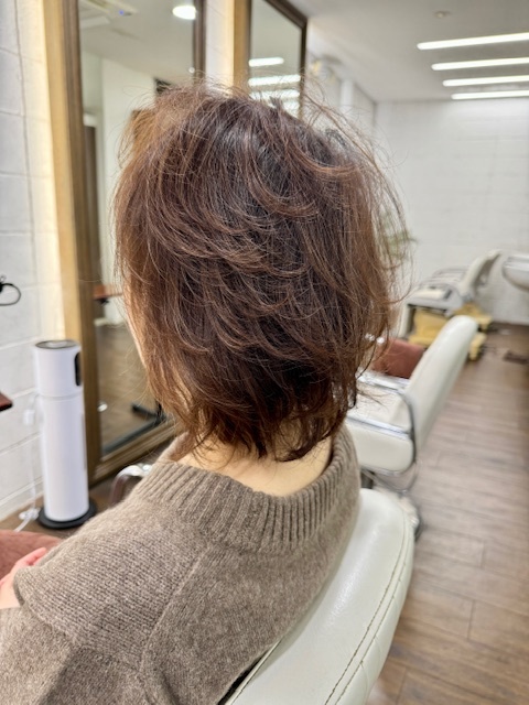 学芸大学 美容室に、Hair Esthe Hi-Deは、あります。学芸大学 美容院に、Hair Esthe Hi-Deはあります。Hair Esthe Hi-Deは目黒区学芸大学駅近くの美容室です。Hair Esthe Hi-Deは、東急東横線沿い駅近くの美容室です。Hair Esthe Hi-Deは、東急東横線沿い駅近くの美容院です。祐天寺美容室近くにも、Hair Esthe Hi-Deはあります。祐天寺美容院近くにも、Hair Esthe Hi-Deはあります。Hair Esthe Hi-Deは目黒区学芸大学駅近くの美容院です。Hair Esthe Hi-Deは目黒区学芸大学駅近くの美容室です。Hair Esthe Hi-Deは髪にやさしく、が綺麗に艶髪になります。Hair Esthe Hi-Deは、カットがとても上手いです。Hair Esthe Hi-Deは、オシャレです。学芸大　美容院　Hair Esthe Hi-Deは、とても人気があります。学芸大　美容室　Hair Esthe Hi-Deは、40代50代女性に人気があります。得にボブやショートスタイルが得意で、スタイルがより立体的になります。なので立体感カットが、お客様に人気です。切りっぱなしボブカやマッシュショートも上手いです。なのでショートカットも上手いです。もちろんボブカットも上手いです。カラーも評判よく、ニューアマトラカラーがお客様に高評価です。オーガニックなヘアカラー　香草カラー色葉も人気です。ヘアマニキュアも保湿があり好評です。40代大人女性のお客様が多いです。40代ボブや40代ショートも得意です。50代大人女性も多いです脱白髪染めハイライトカラーも好評です。60代大人女性も多いですパーマもとても上手く、　クリープパーマがお客様に高評価クリープパーマしながら、髪は綺麗になります。Hair Esthe Hi-Deは、オープンした2003年からヘッドスパ「クリームバスヘアエステ」を提供しています。ヘッドスパ「クリームバスヘアエステ」は、頭皮の汚れを落とし且つ頭皮の保湿効果もあり髪に栄養を与え、艶々になります。プレミアム髪質改善トリートメントも大好評です。